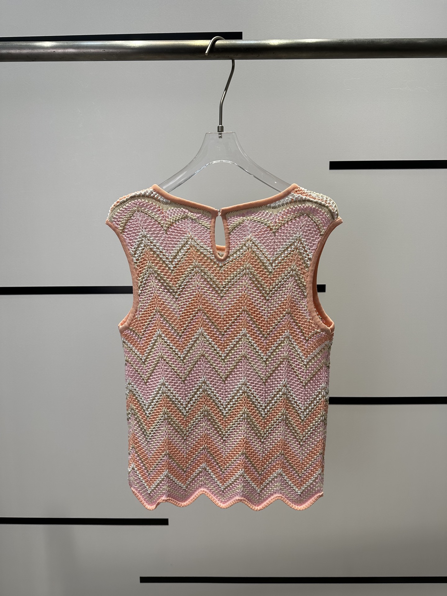 High-Quality Women’s Outfits by MajeA: Stylish T-shirts, Vests, and Pants Suit - 图片 3