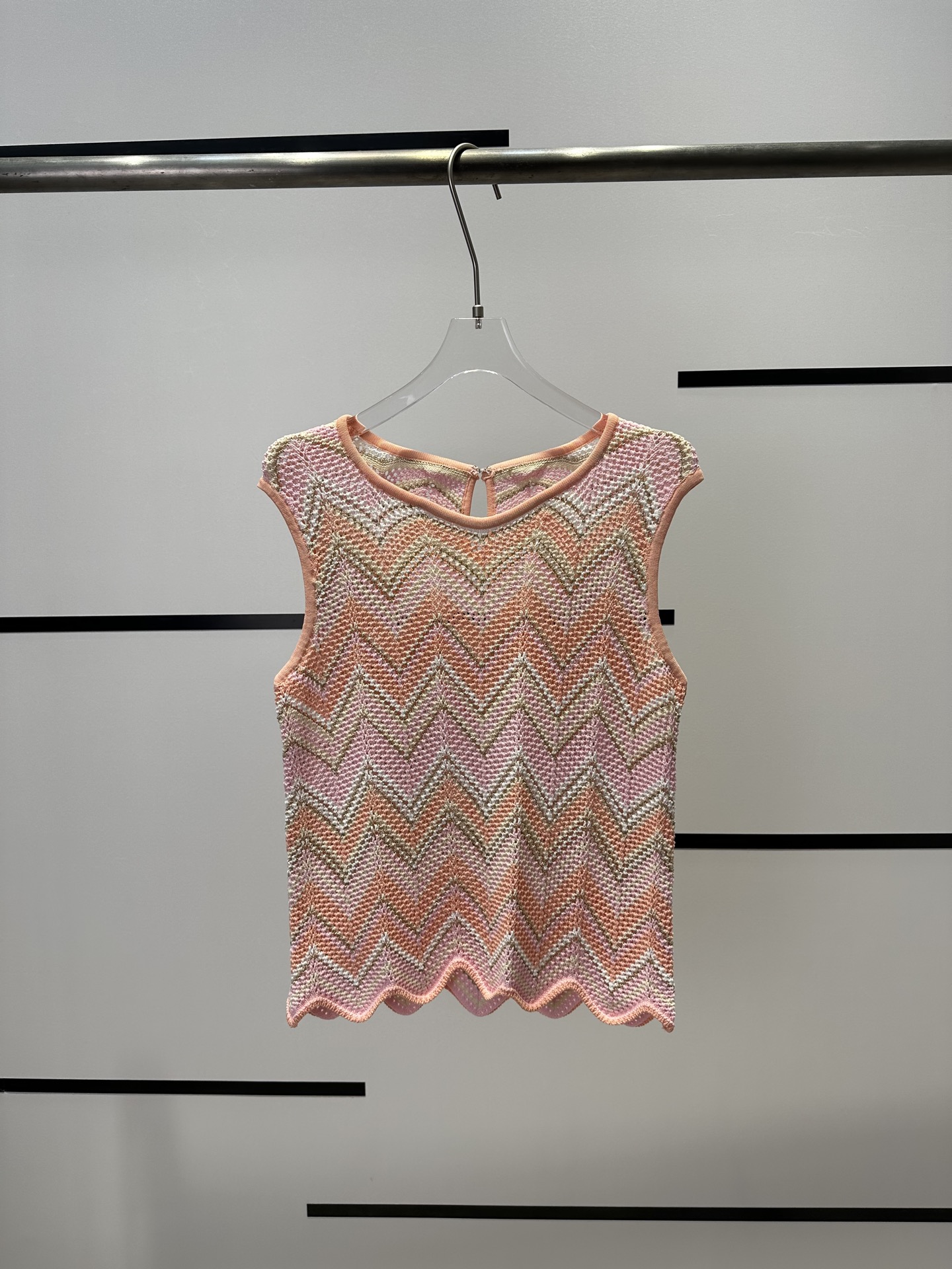 High-Quality Women’s Outfits by MajeA: Stylish T-shirts, Vests, and Pants Suit - 图片 2