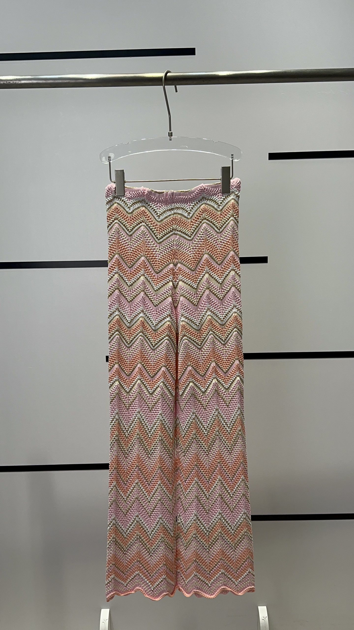 High-Quality Women’s Outfits by MajeA: Stylish T-shirts, Vests, and Pants Suit - 图片 7