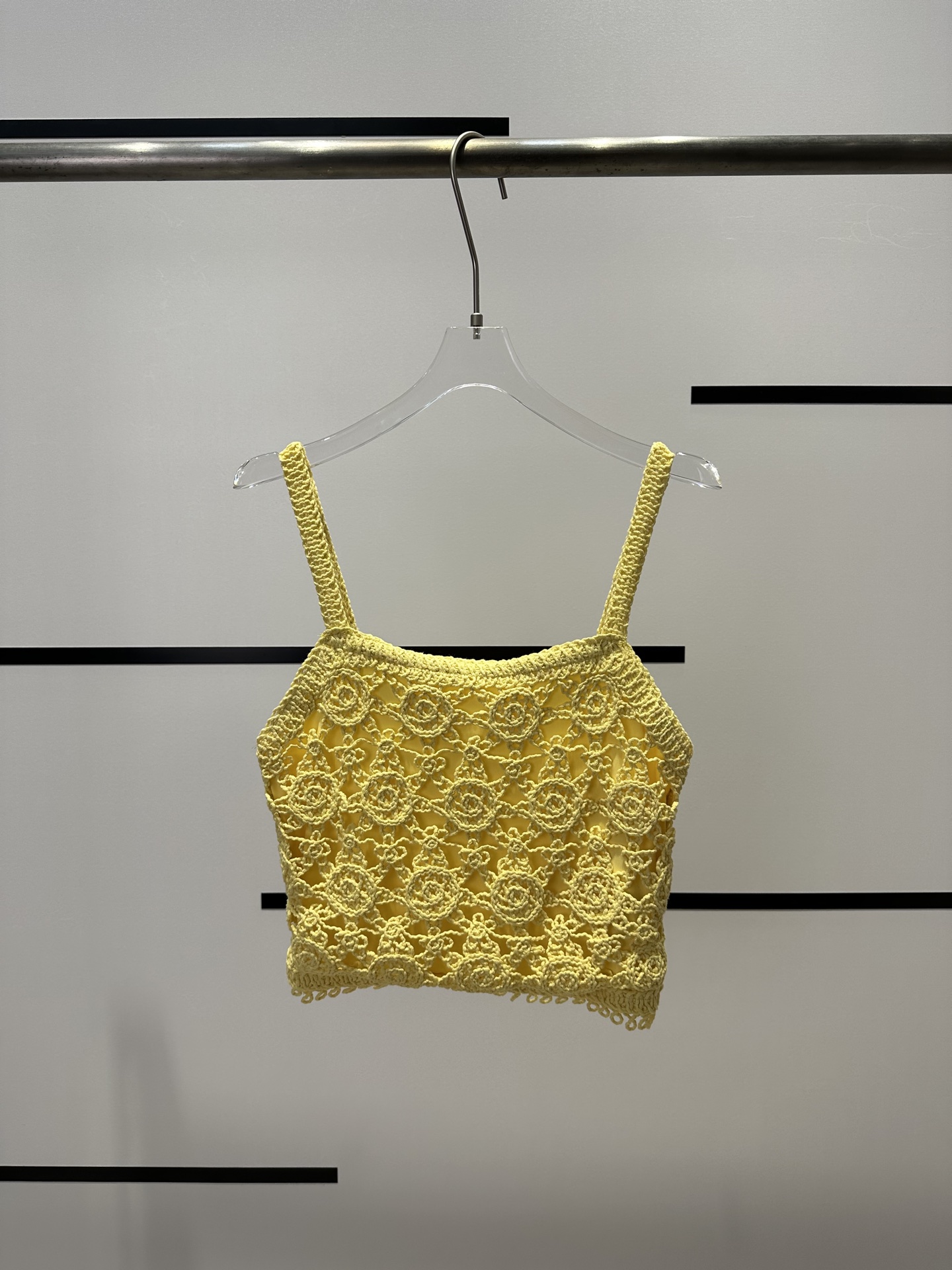 High-End Women’s Clothes: Maje B5254 Summer Collection with Custom Silk Material