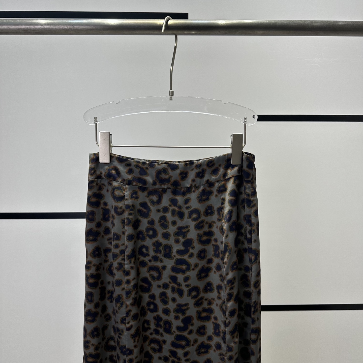 Stylish YSL Dress: High-End Quality, Leopard Design, Tailored Elegance, Perfect for Daily Wear - 图片 6