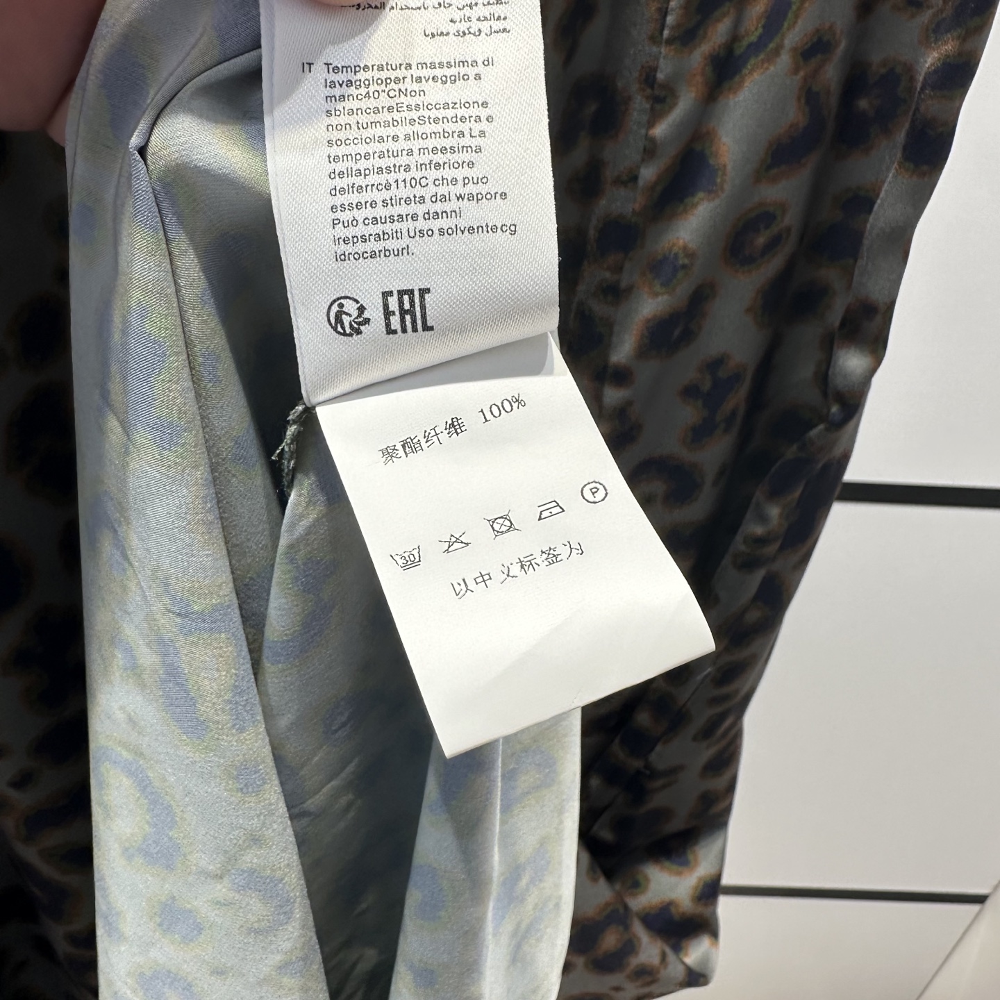 Stylish YSL Dress: High-End Quality, Leopard Design, Tailored Elegance, Perfect for Daily Wear - 图片 9