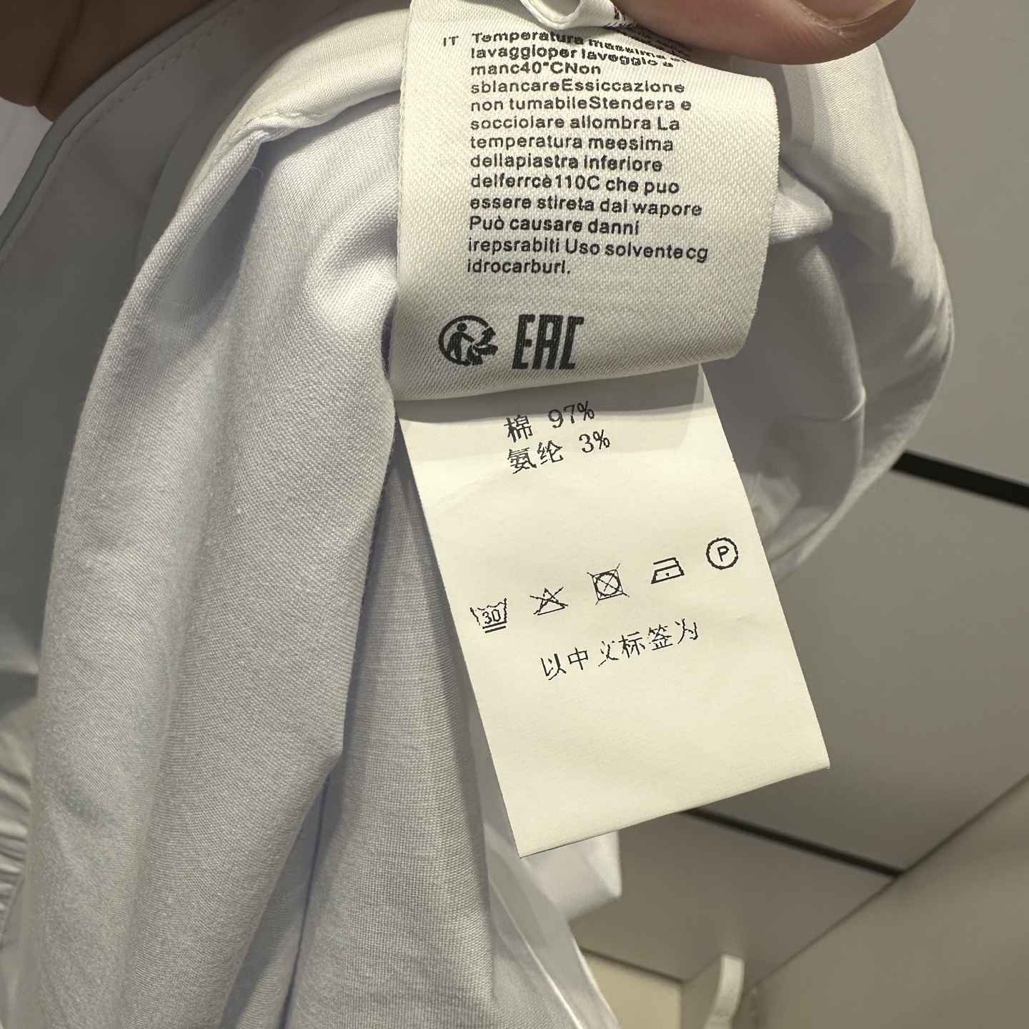 High-End Women’s Suit: Stylish, Simple Design with Strong Waist Detail. - 图片 9