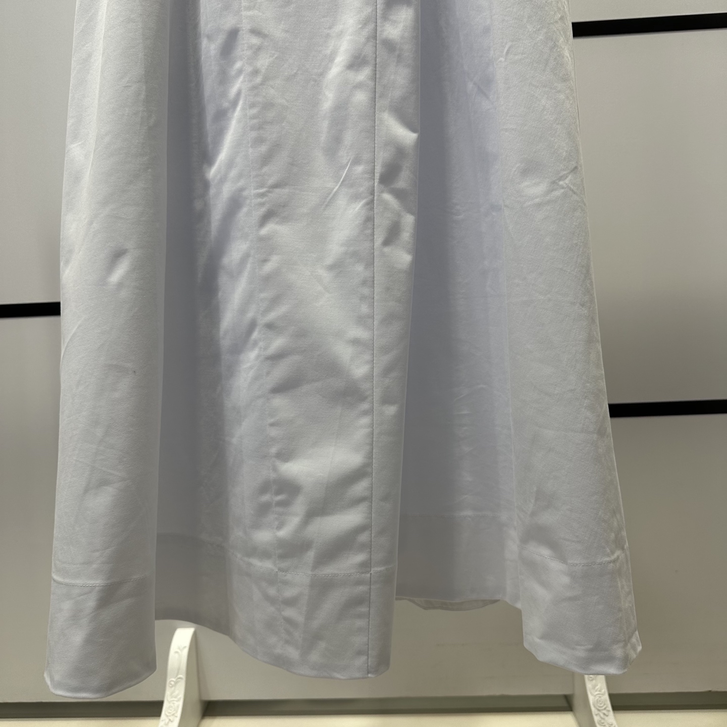 High-End Women’s Suit: Stylish, Simple Design with Strong Waist Detail. - 图片 5