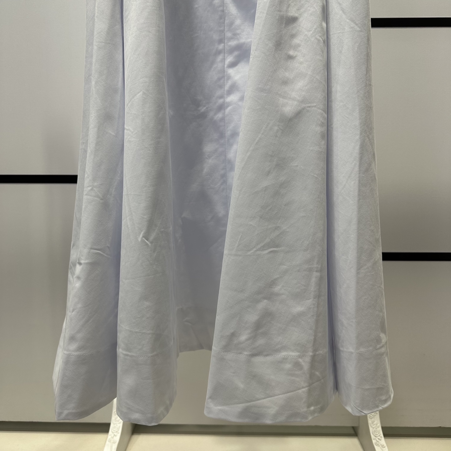 High-End Women’s Suit: Stylish, Simple Design with Strong Waist Detail. - 图片 8