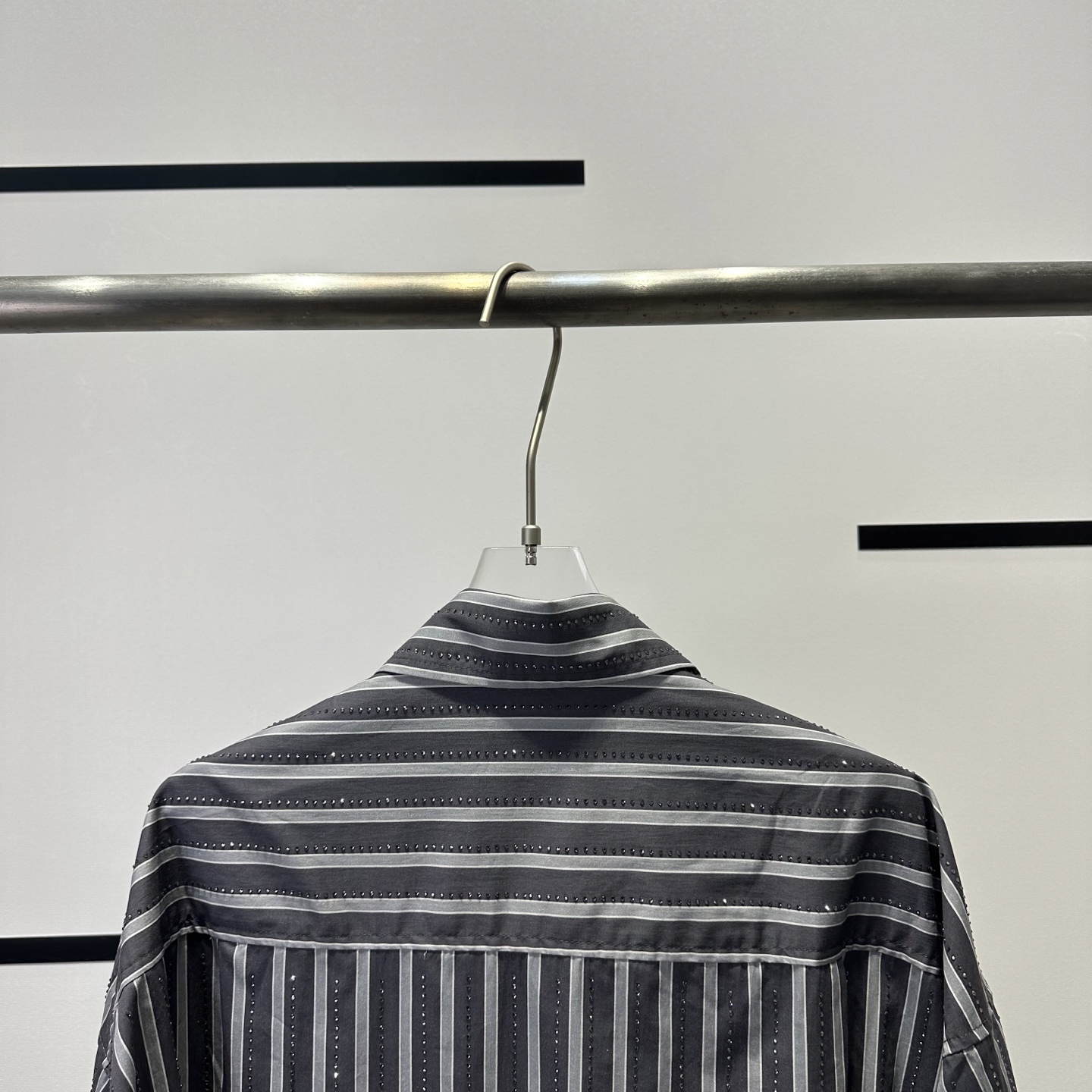 Review: High-quality Women’s Suit with Vertical-Drilled Heavy-Working Shirts - 图片 5