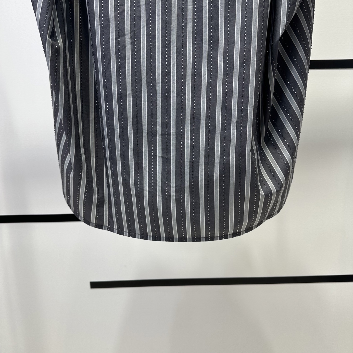 Review: High-quality Women’s Suit with Vertical-Drilled Heavy-Working Shirts - 图片 7