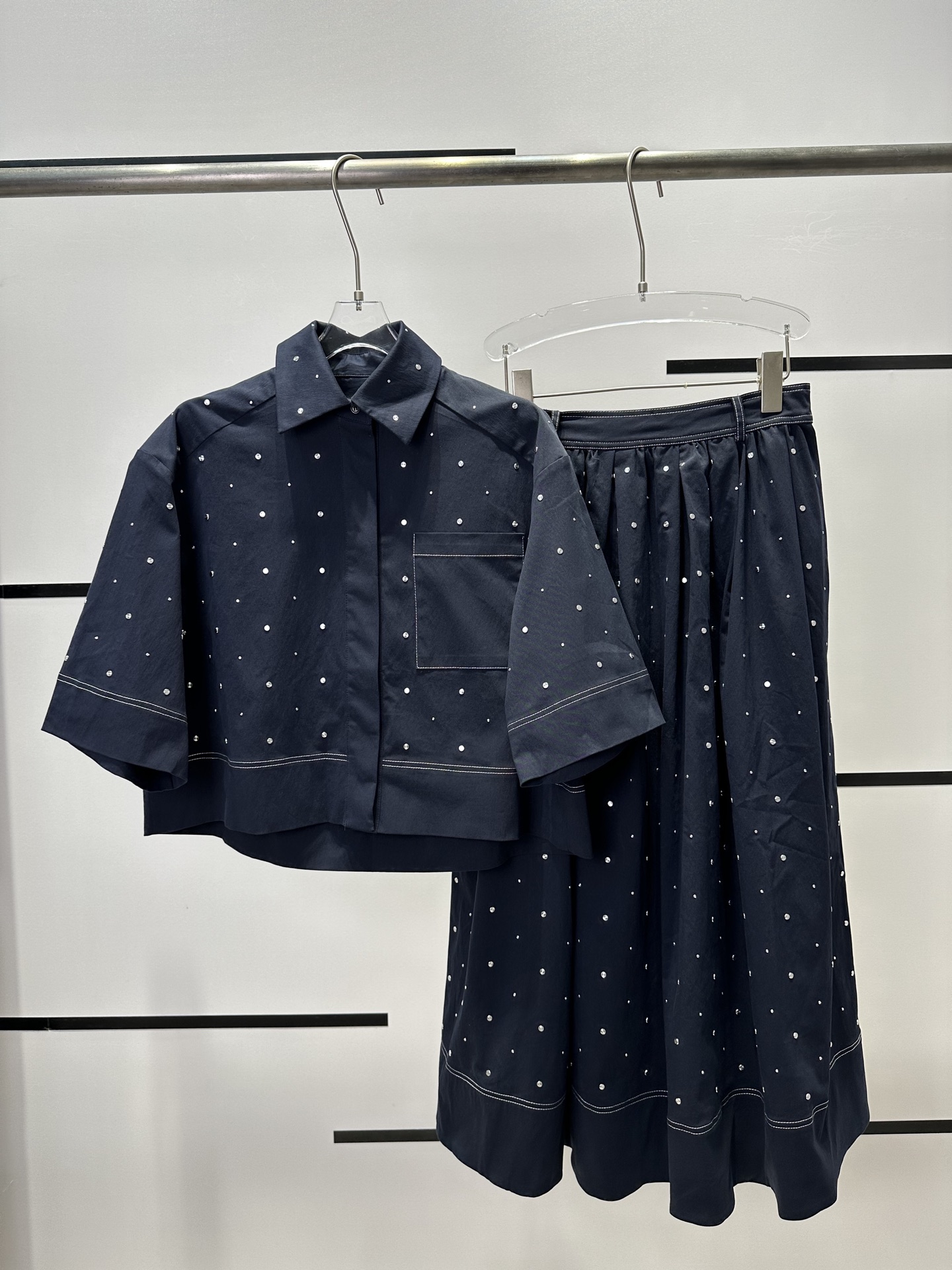 High-End Quality Women’s Dress: Sandro B5397 Semi-Skirt Blouse Tailored with Detailed Embellishments