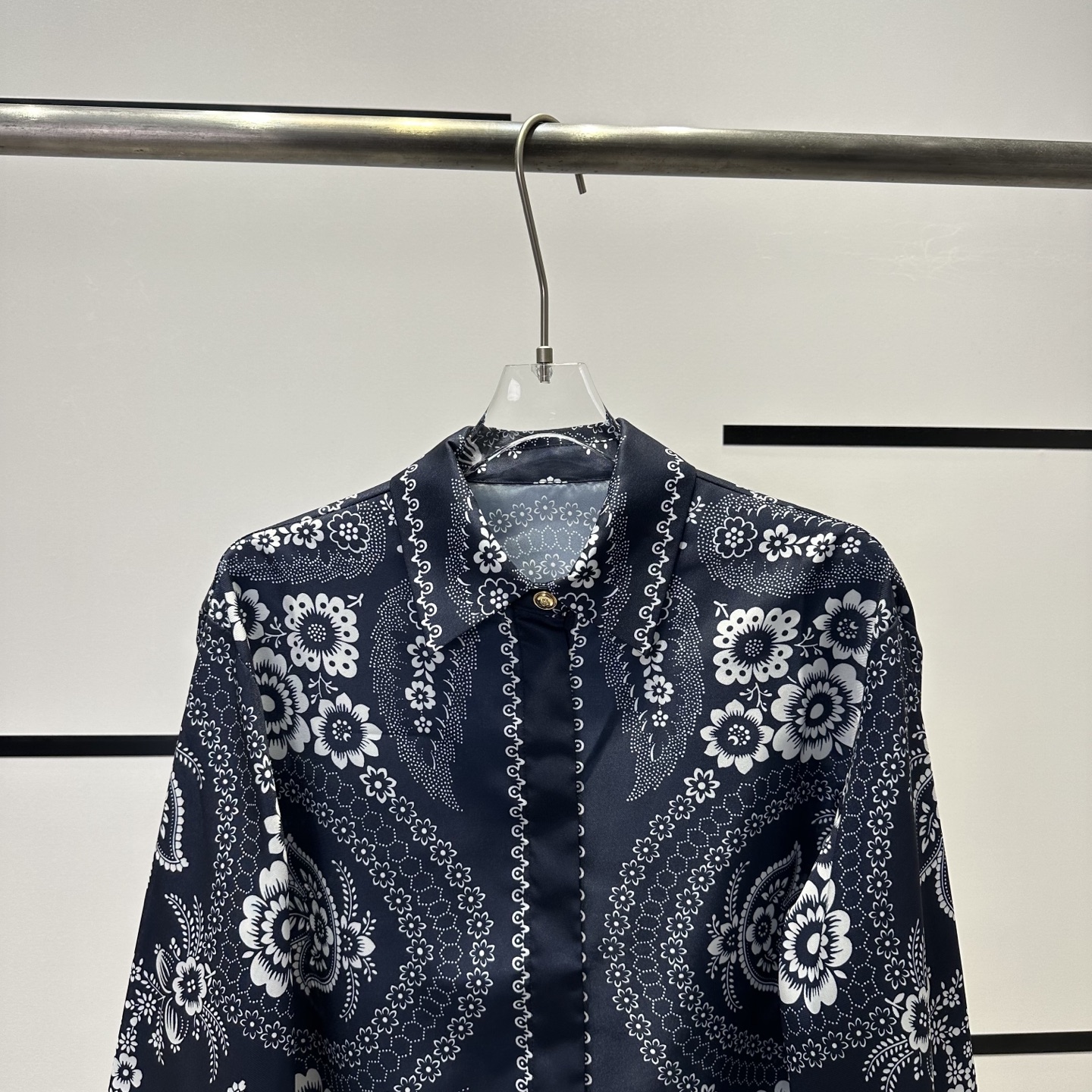 “High-End Retro-Print Women’s Suit: Classic, Elegant, Comfortable, and Invincible” - 图片 4