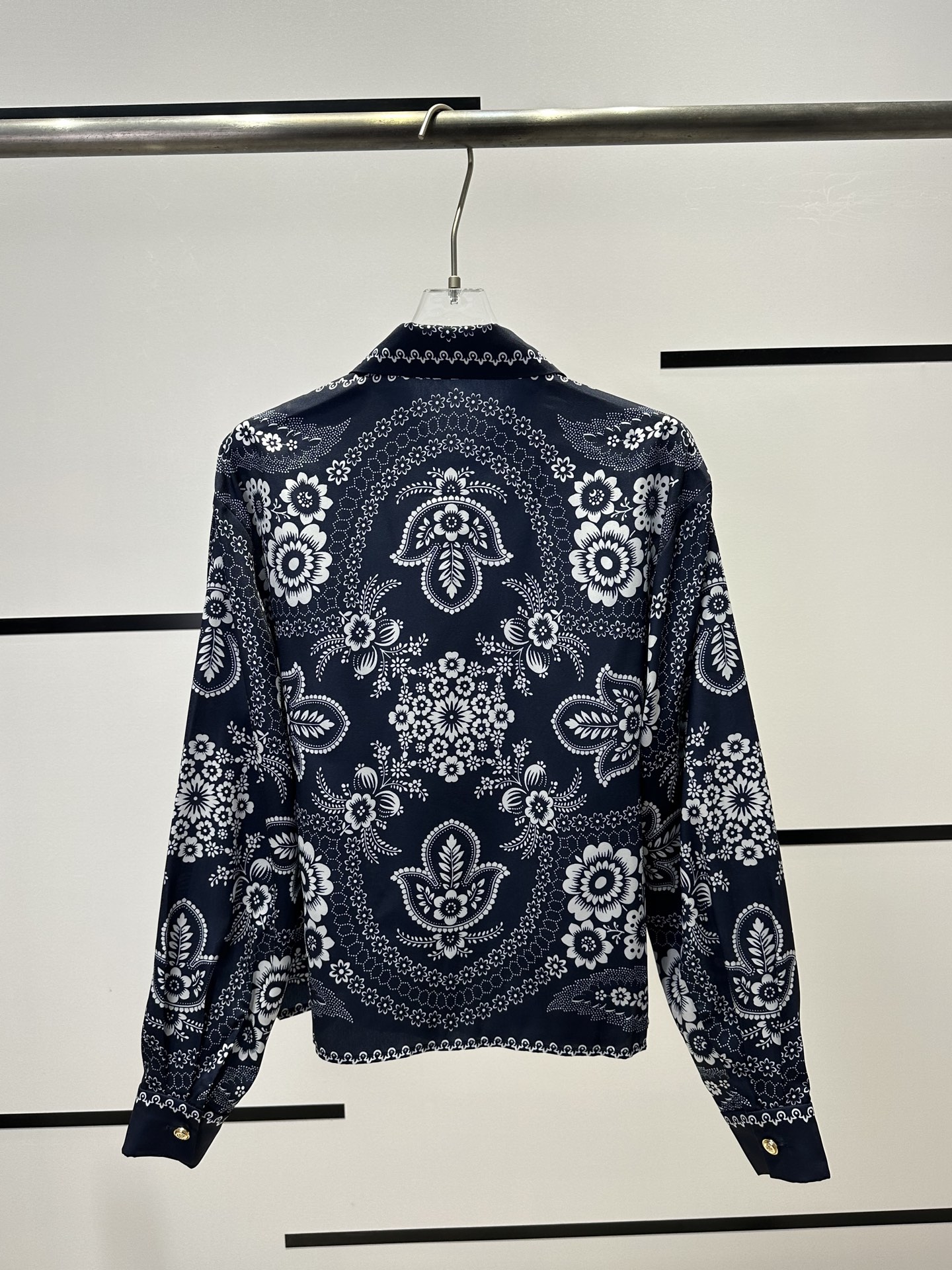 “High-End Retro-Print Women’s Suit: Classic, Elegant, Comfortable, and Invincible” - 图片 3