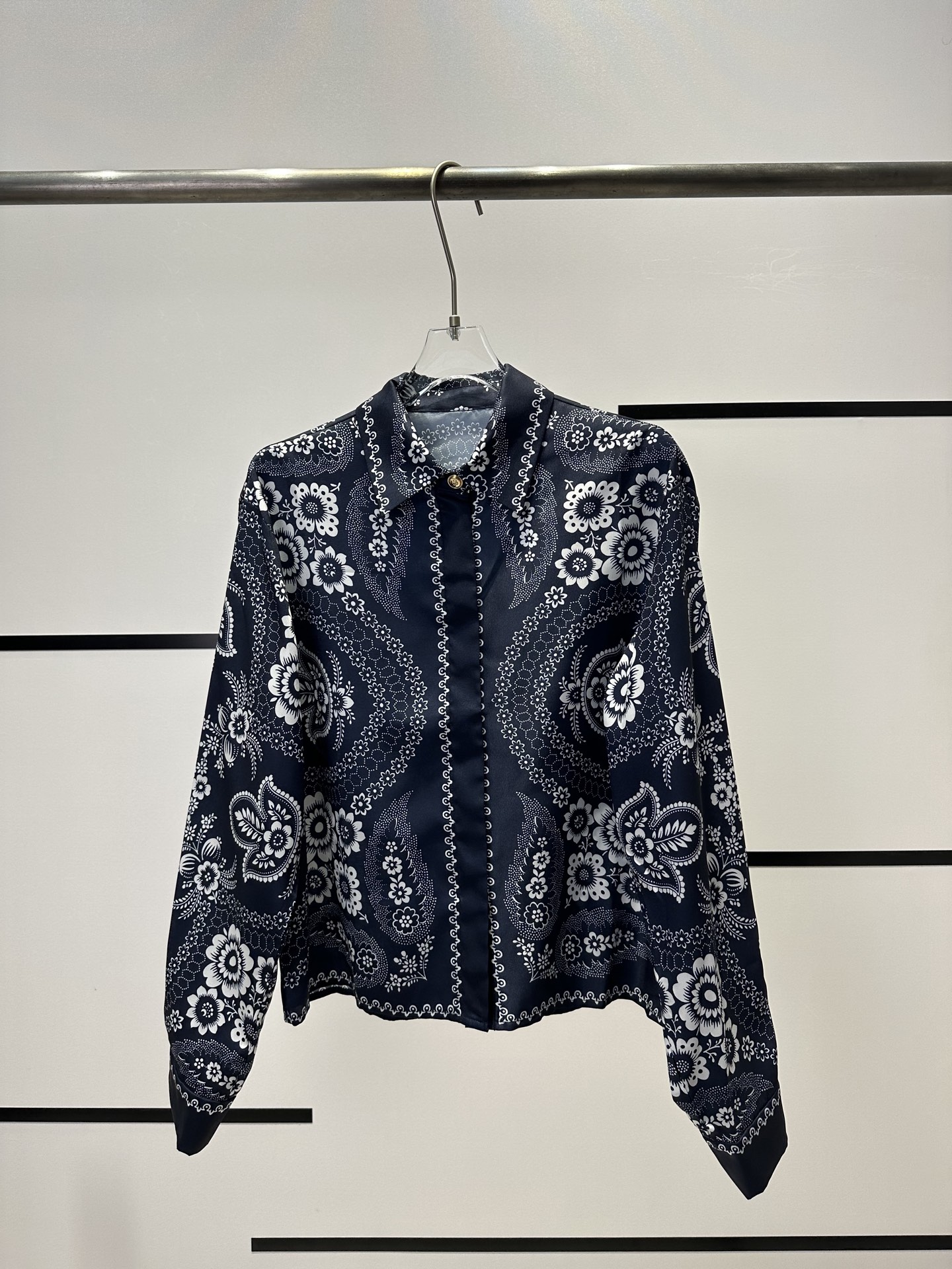 “High-End Retro-Print Women’s Suit: Classic, Elegant, Comfortable, and Invincible” - 图片 2
