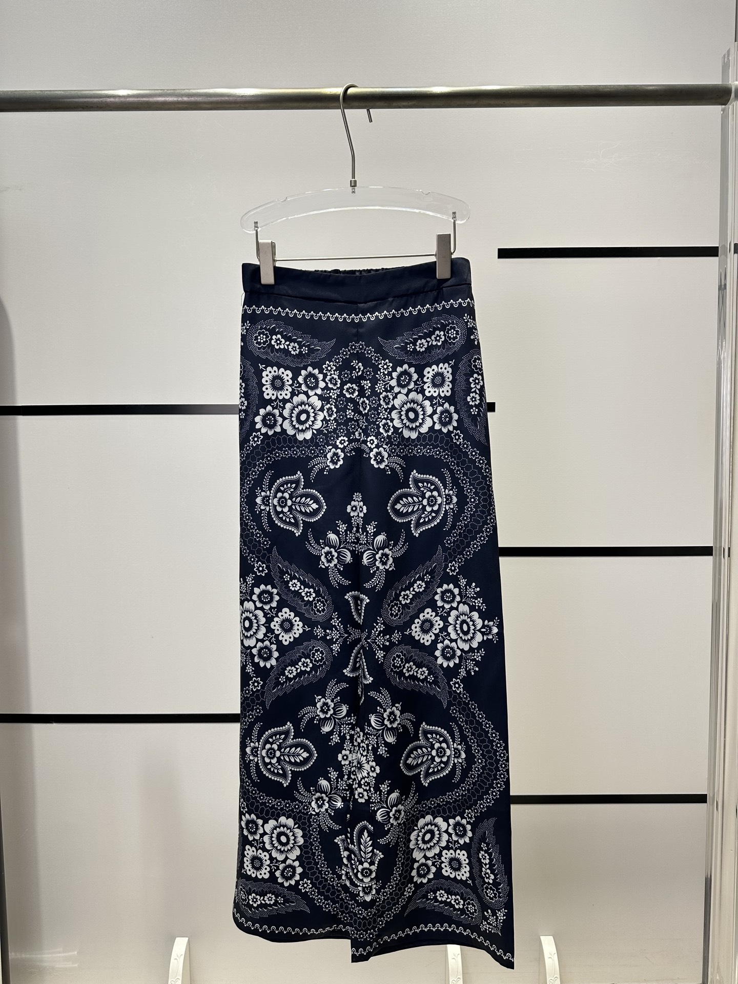 “High-End Retro-Print Women’s Suit: Classic, Elegant, Comfortable, and Invincible” - 图片 7