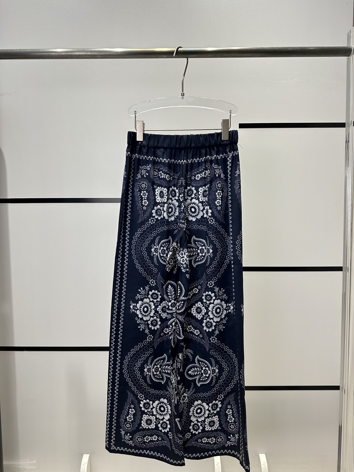 “High-End Retro-Print Women’s Suit: Classic, Elegant, Comfortable, and Invincible” - 图片 8