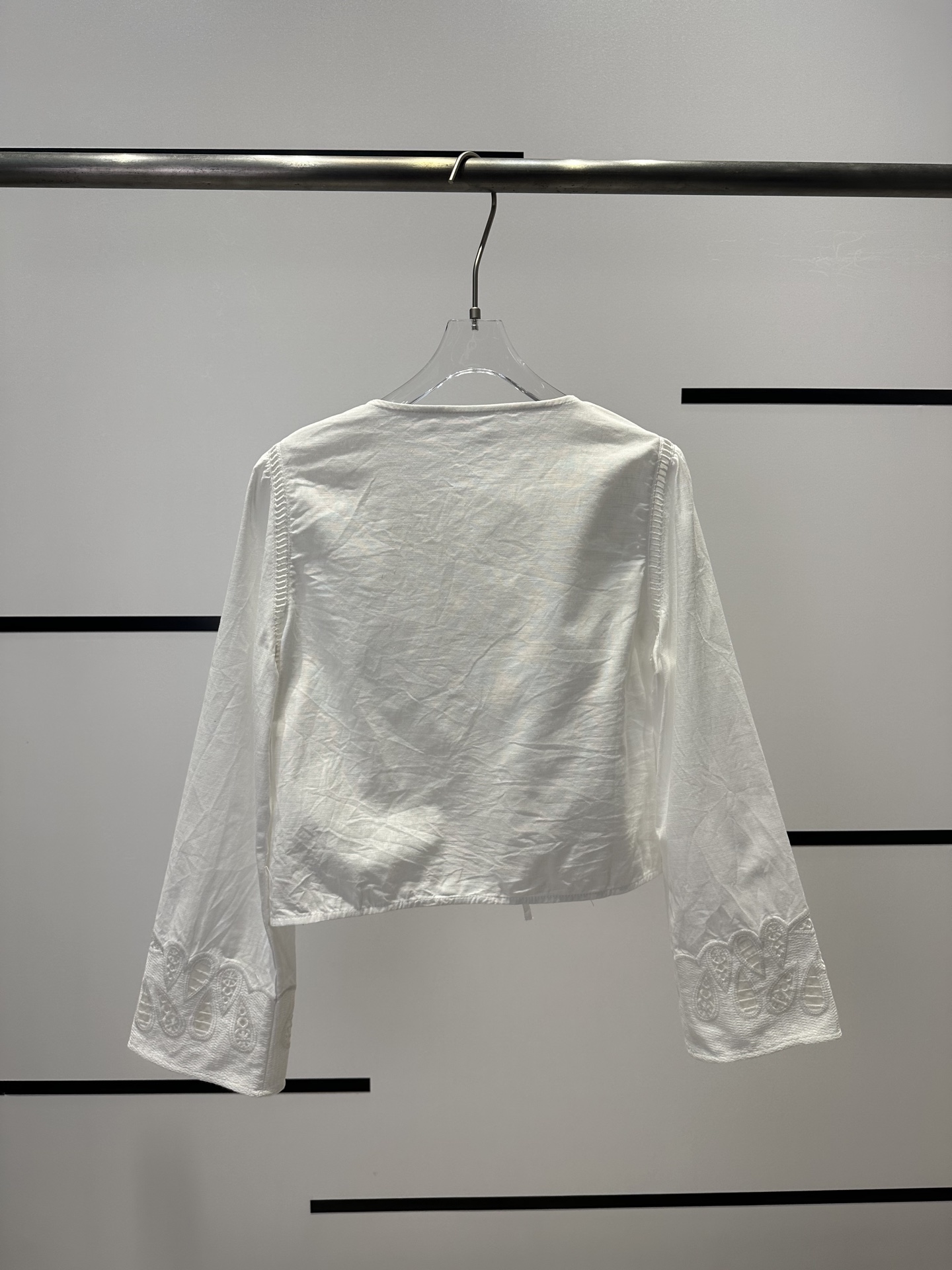 “High-end Women’s Suit with Fragrance and Embroidered Shirt in SML Size” - 图片 2