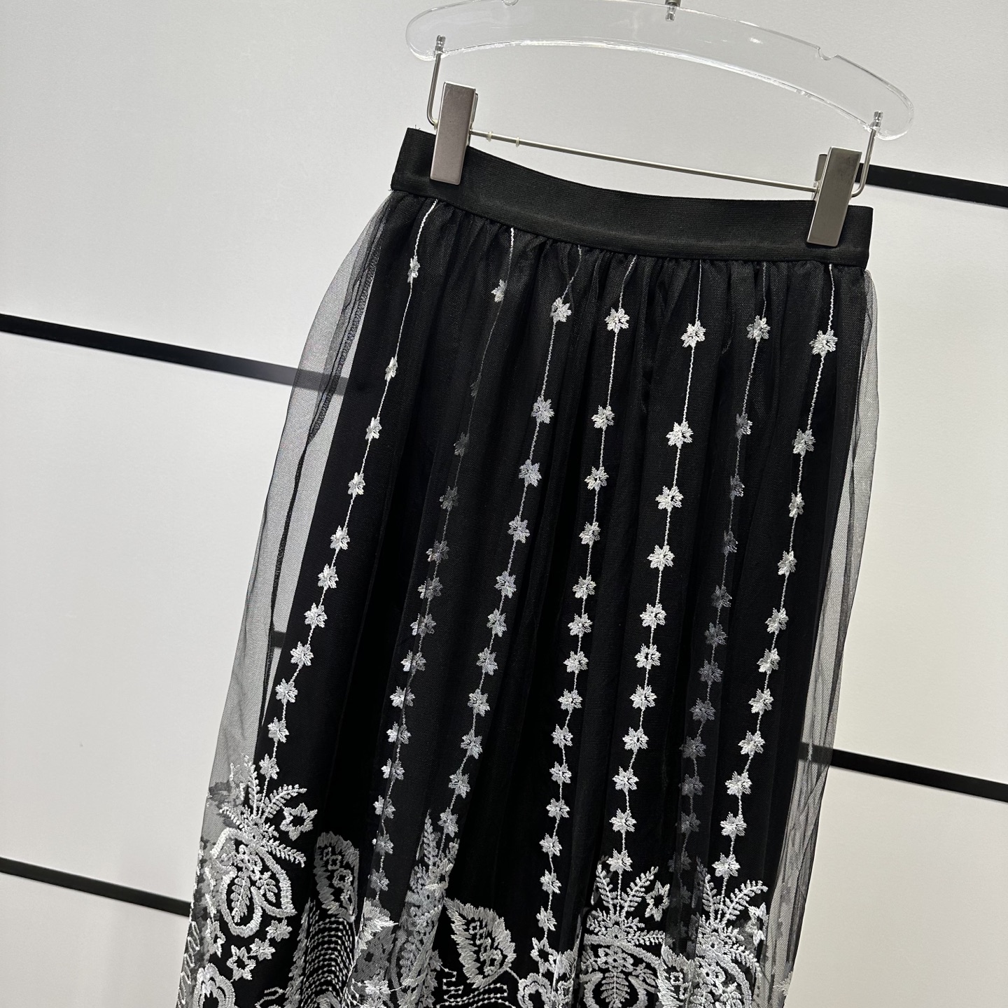 High-Quality Women’s Dress with Max B5513 Embroidery and Short Skirt for High Luxury - 图片 4