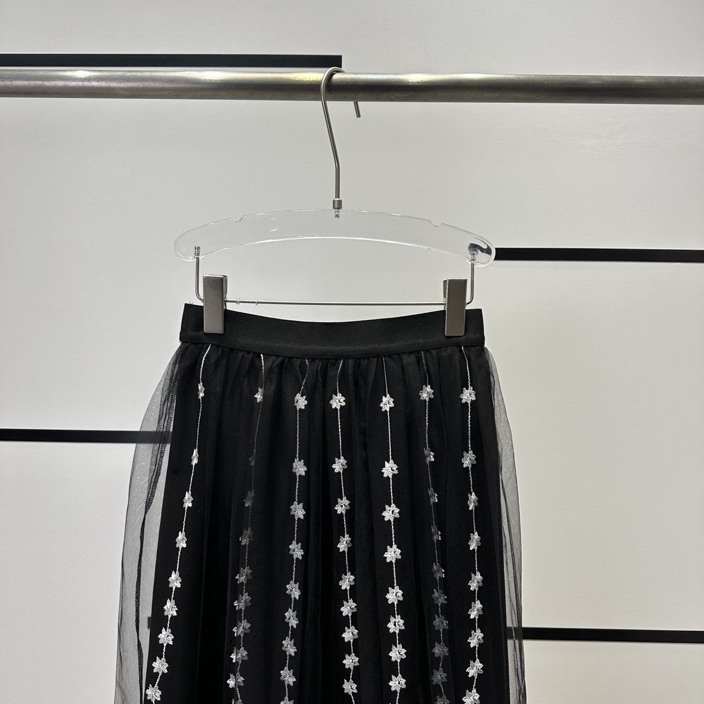 High-Quality Women’s Dress with Max B5513 Embroidery and Short Skirt for High Luxury - 图片 3