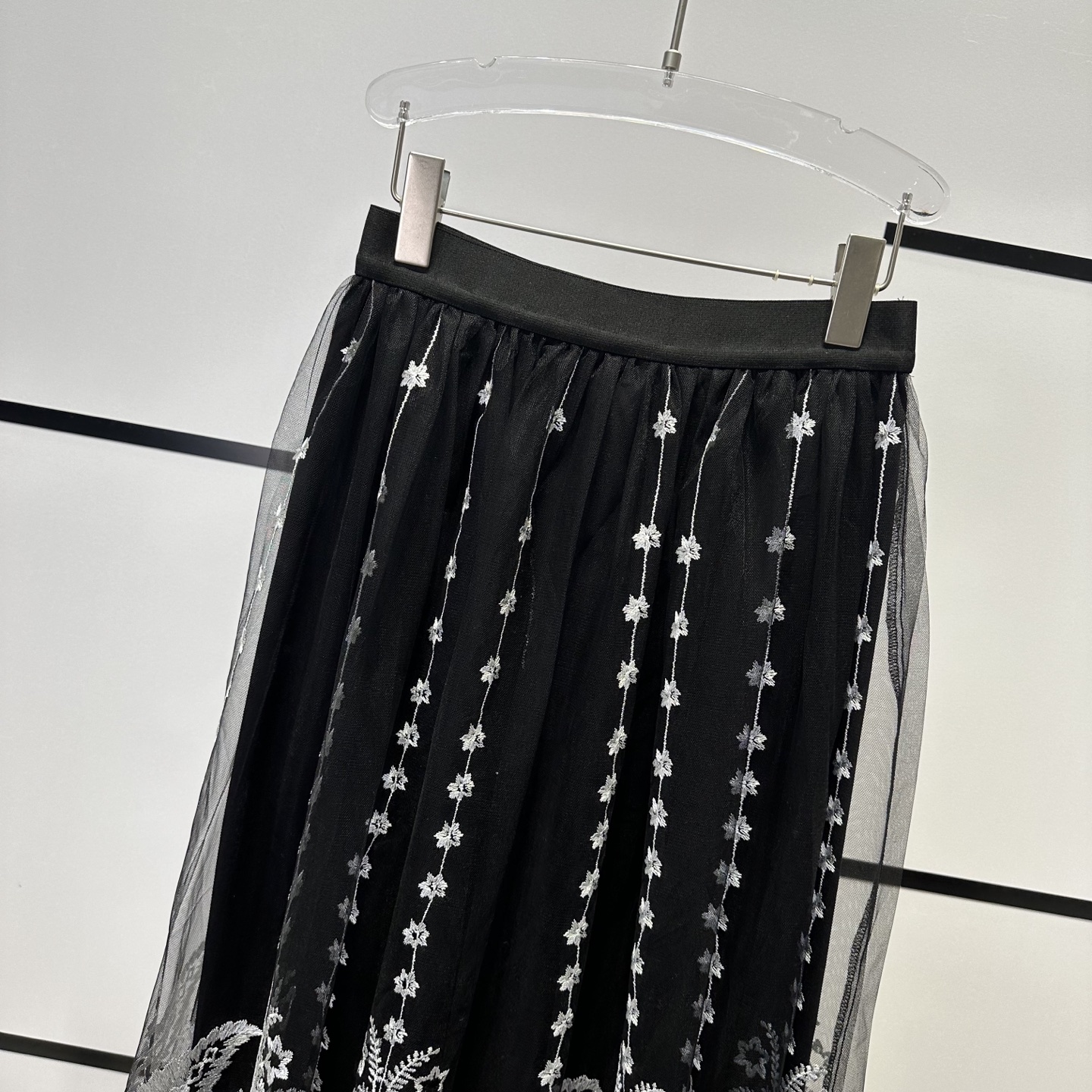 High-Quality Women’s Dress with Max B5513 Embroidery and Short Skirt for High Luxury - 图片 7