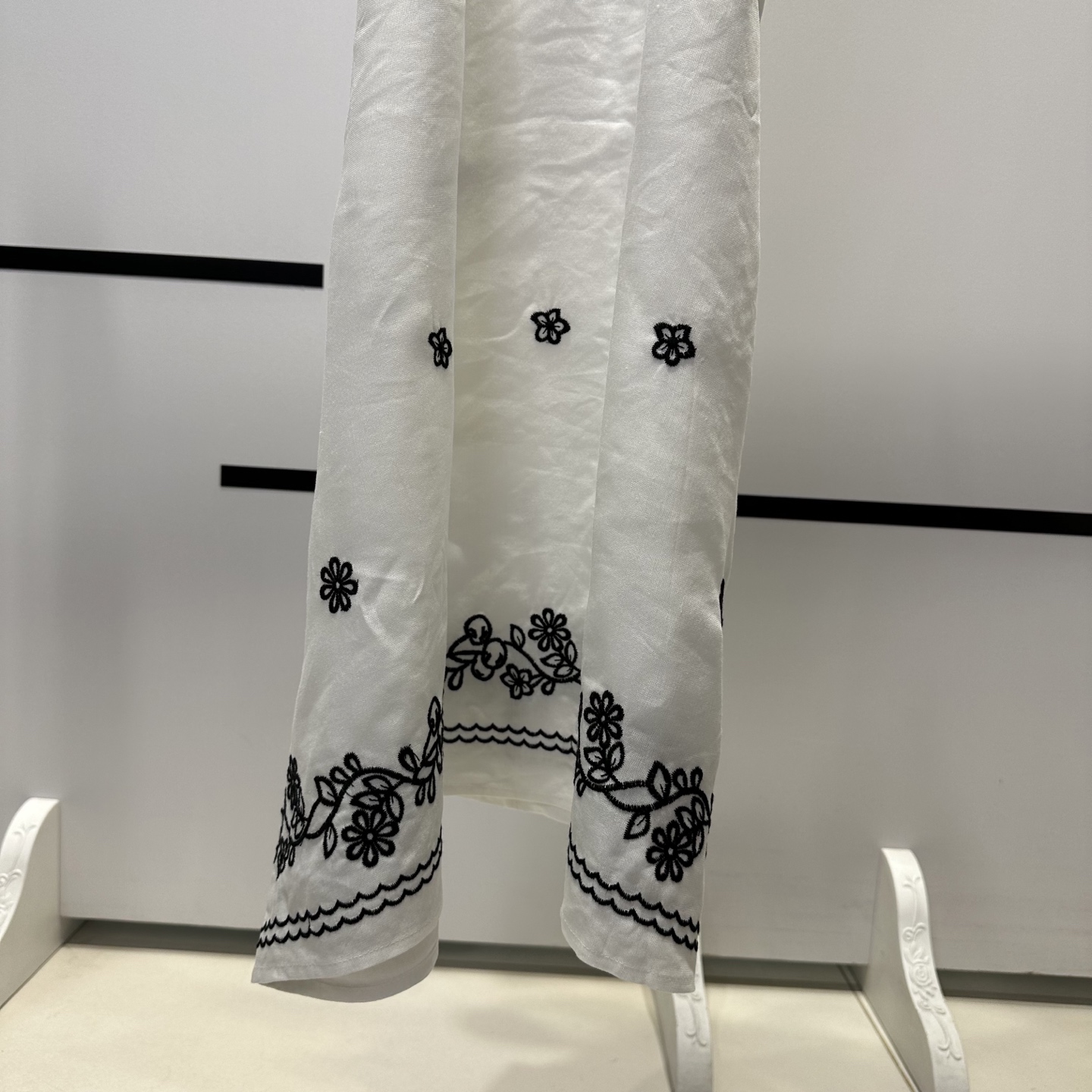 High-End French-Style Female Clothes Packaging with Embroidery Belt and Comfortable Fabric - 图片 5