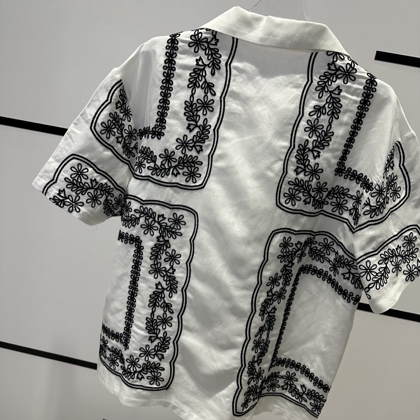 “High-Quality Women’s Clothes: Maje2025 New Fashion Embroidery Short-Sleeved Shirts for All Ages” - 图片 7
