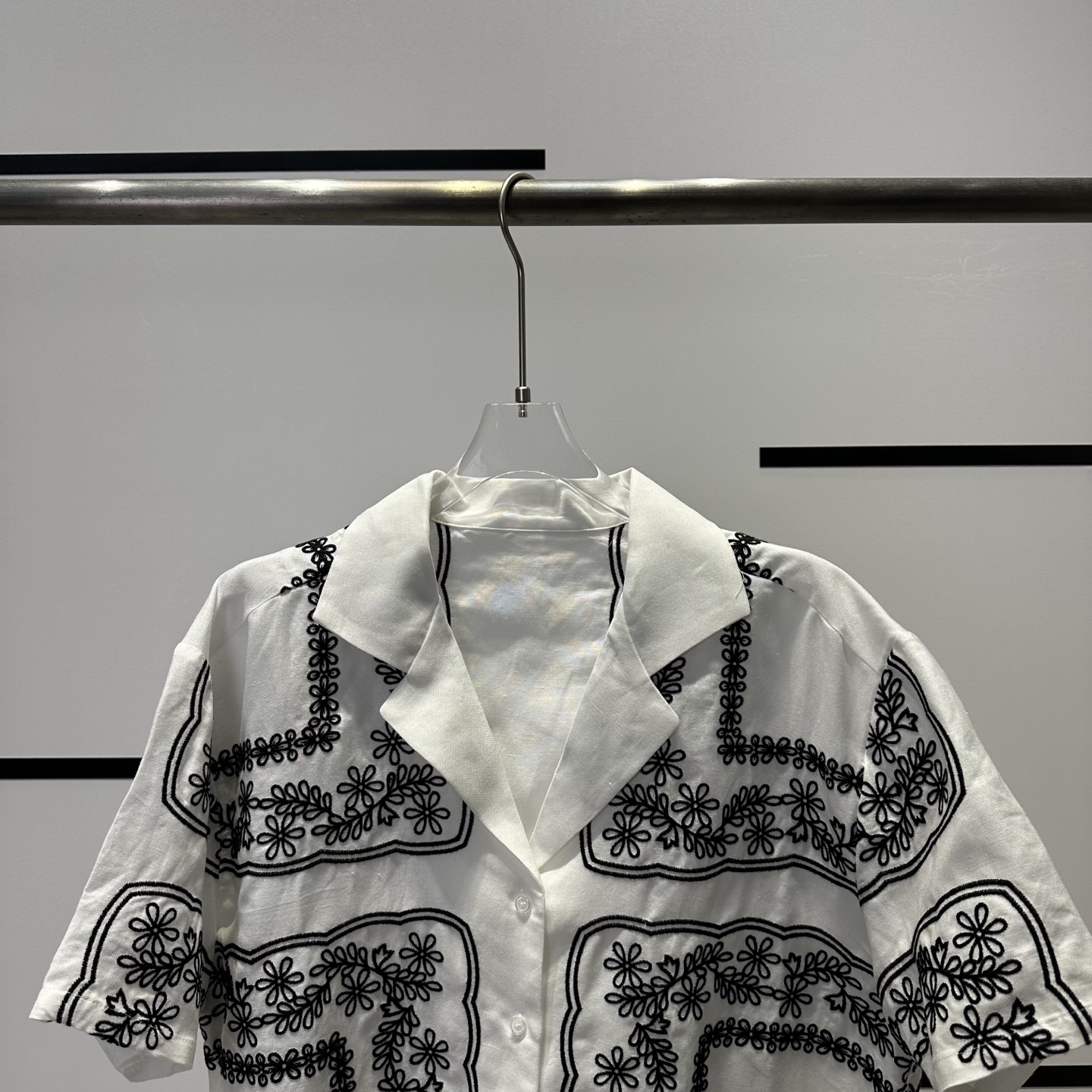 “High-Quality Women’s Clothes: Maje2025 New Fashion Embroidery Short-Sleeved Shirts for All Ages” - 图片 3