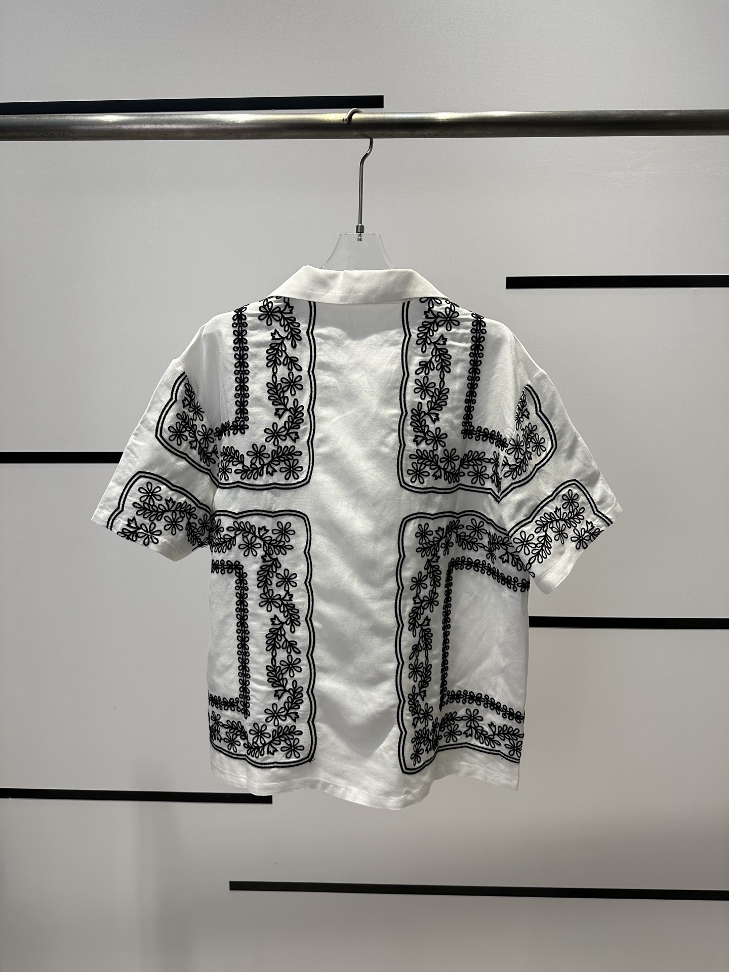 “High-Quality Women’s Clothes: Maje2025 New Fashion Embroidery Short-Sleeved Shirts for All Ages” - 图片 2