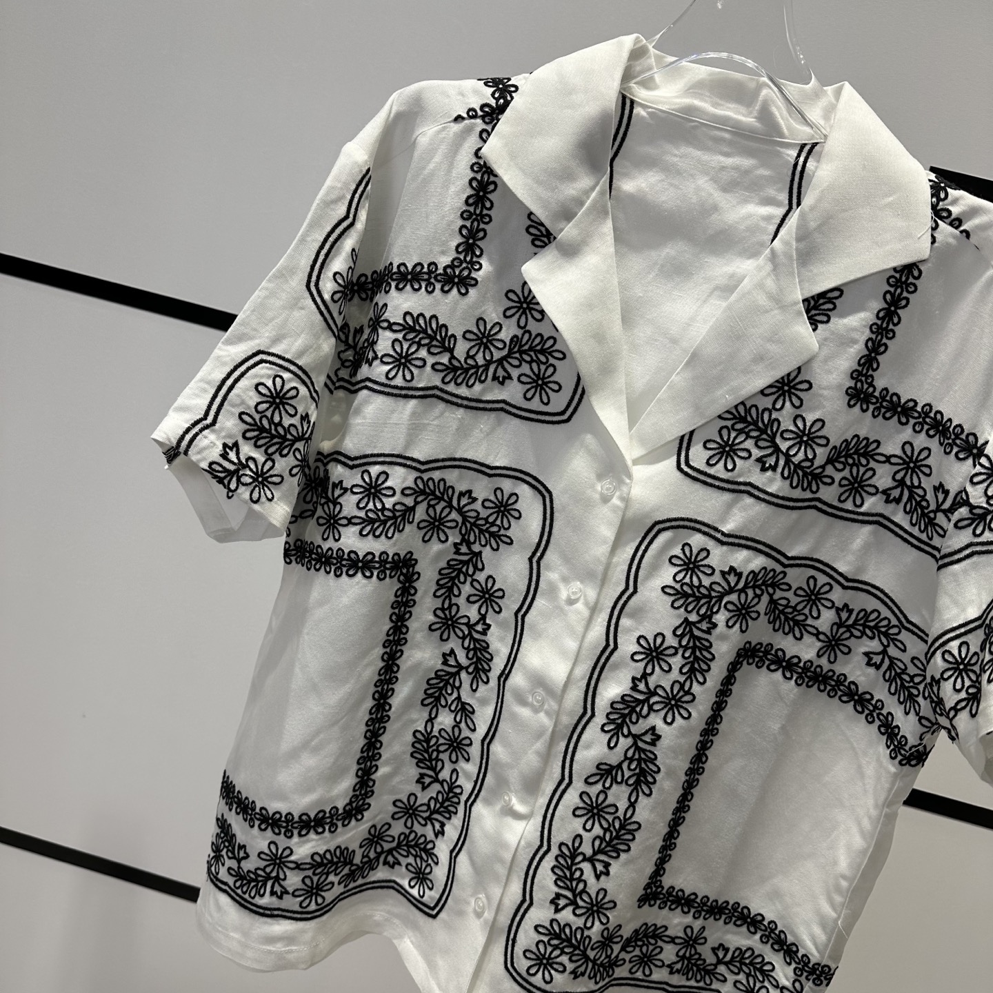 “High-Quality Women’s Clothes: Maje2025 New Fashion Embroidery Short-Sleeved Shirts for All Ages” - 图片 4