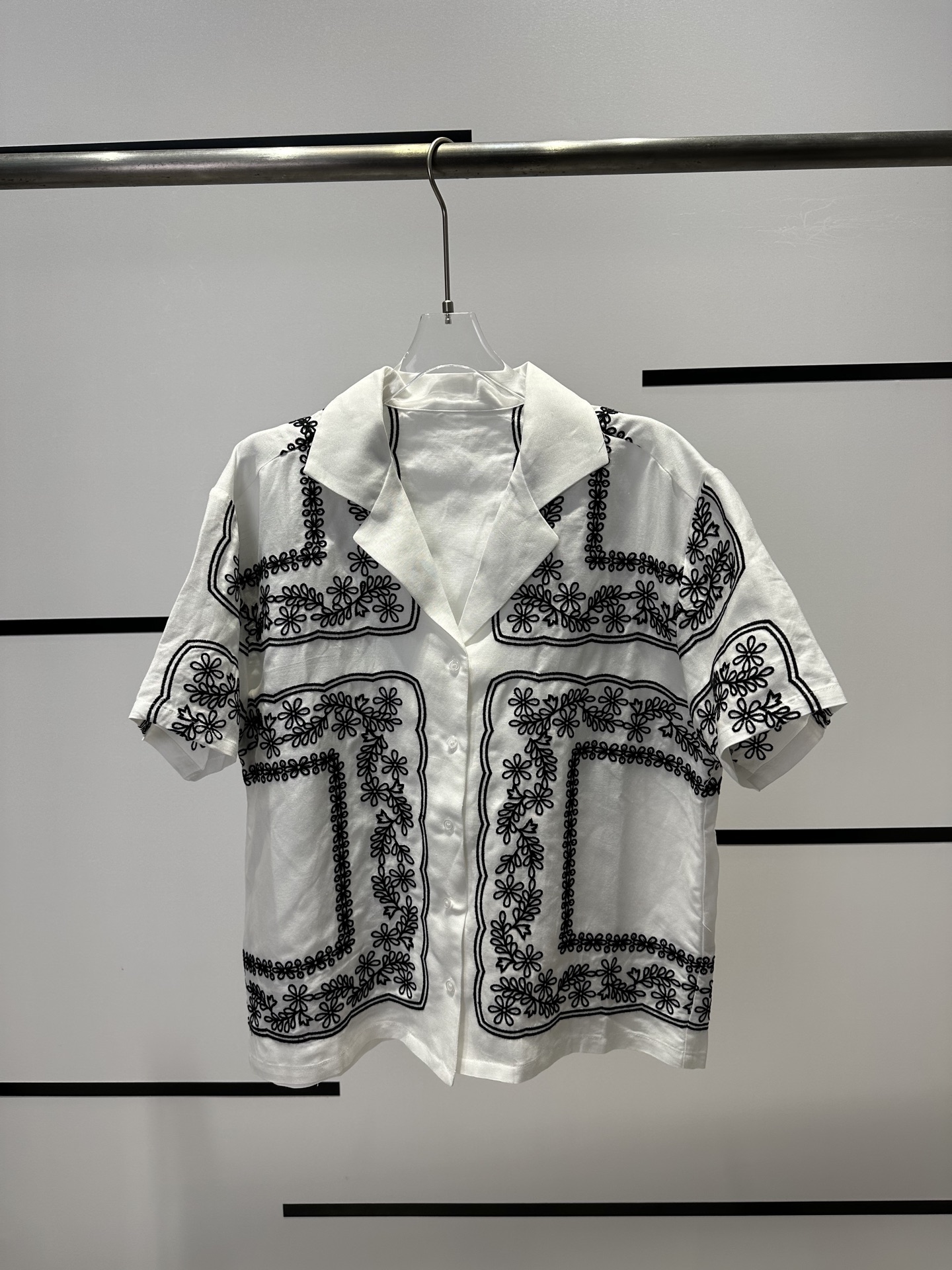 “High-Quality Women’s Clothes: Maje2025 New Fashion Embroidery Short-Sleeved Shirts for All Ages”