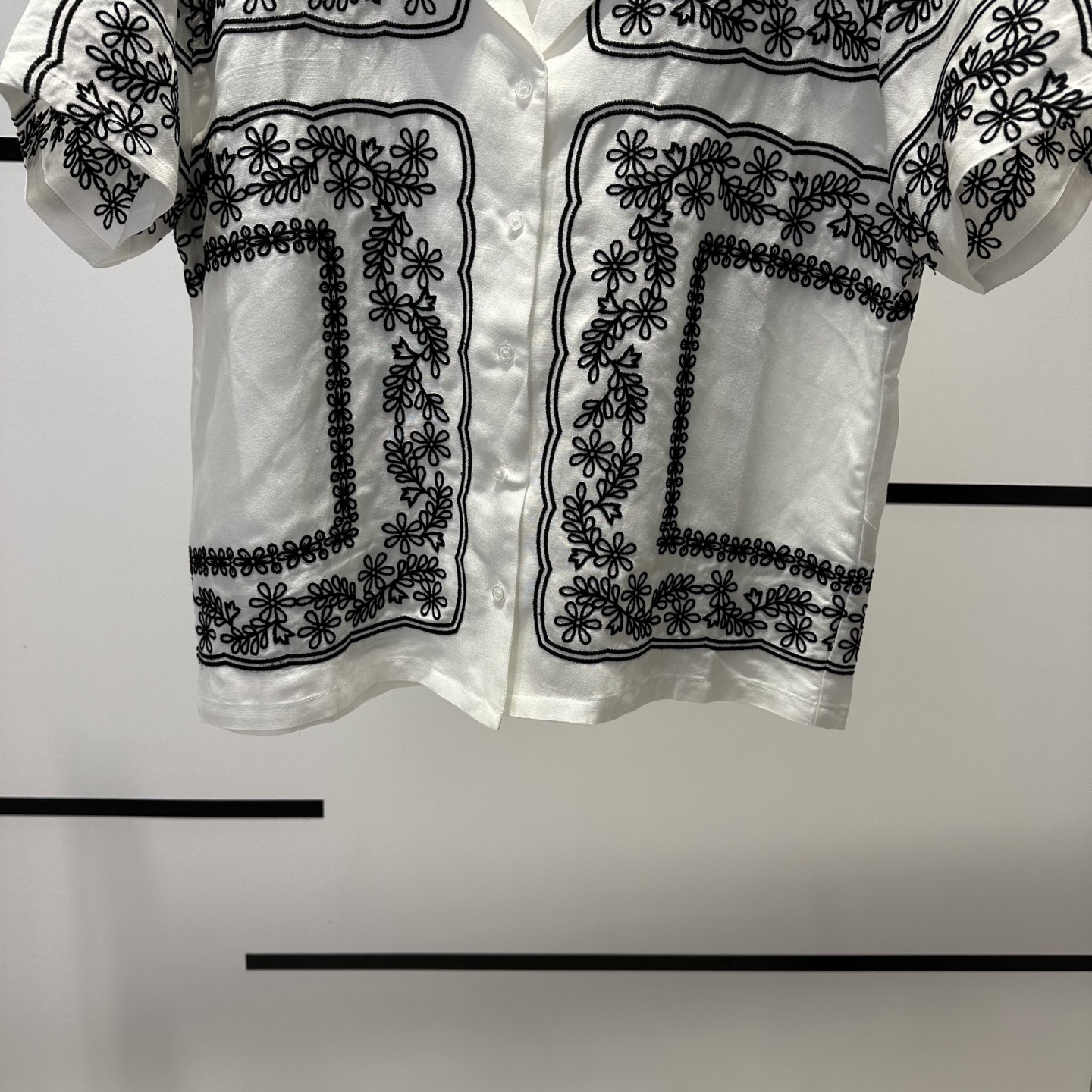 “High-Quality Women’s Clothes: Maje2025 New Fashion Embroidery Short-Sleeved Shirts for All Ages” - 图片 5