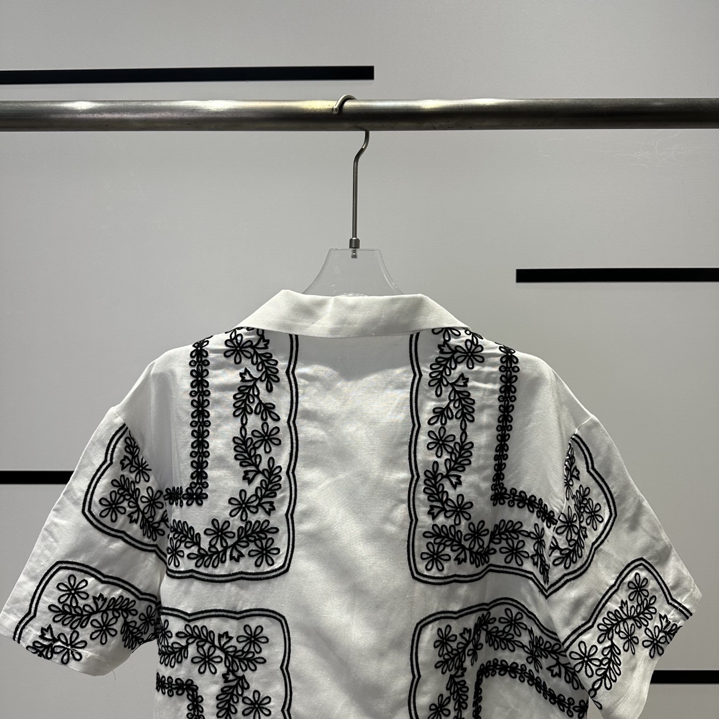 “High-Quality Women’s Clothes: Maje2025 New Fashion Embroidery Short-Sleeved Shirts for All Ages” - 图片 6