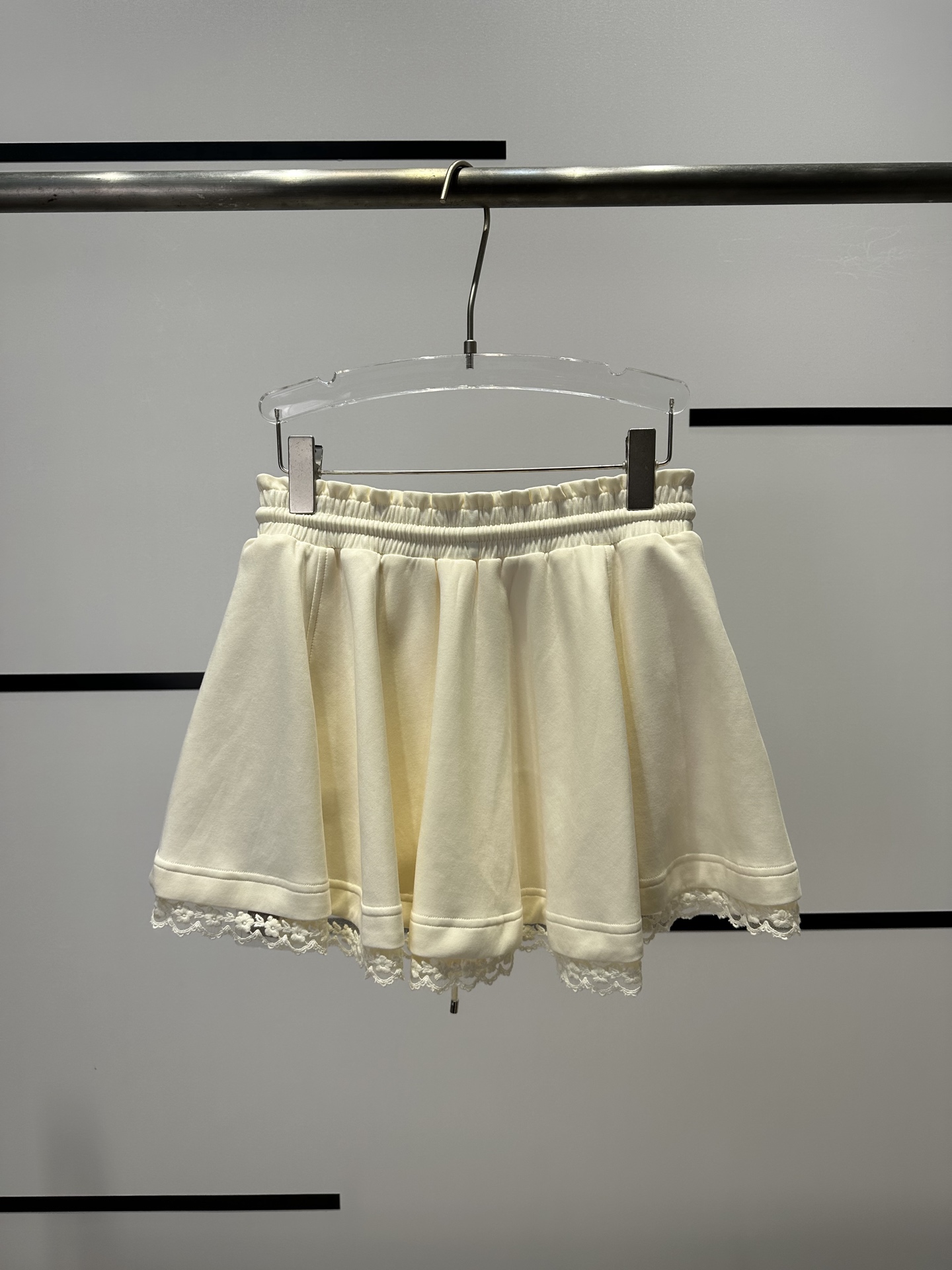 “High-End Women’s Lace Dress with Nail Detailing and Fashionable Design” - 图片 8