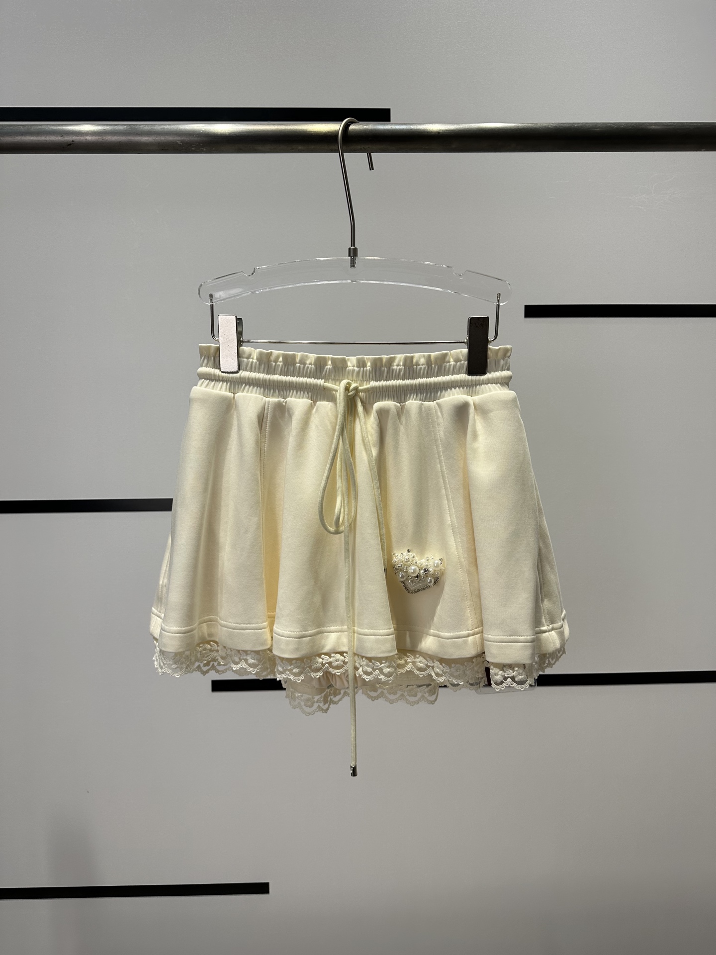 “High-End Women’s Lace Dress with Nail Detailing and Fashionable Design” - 图片 7