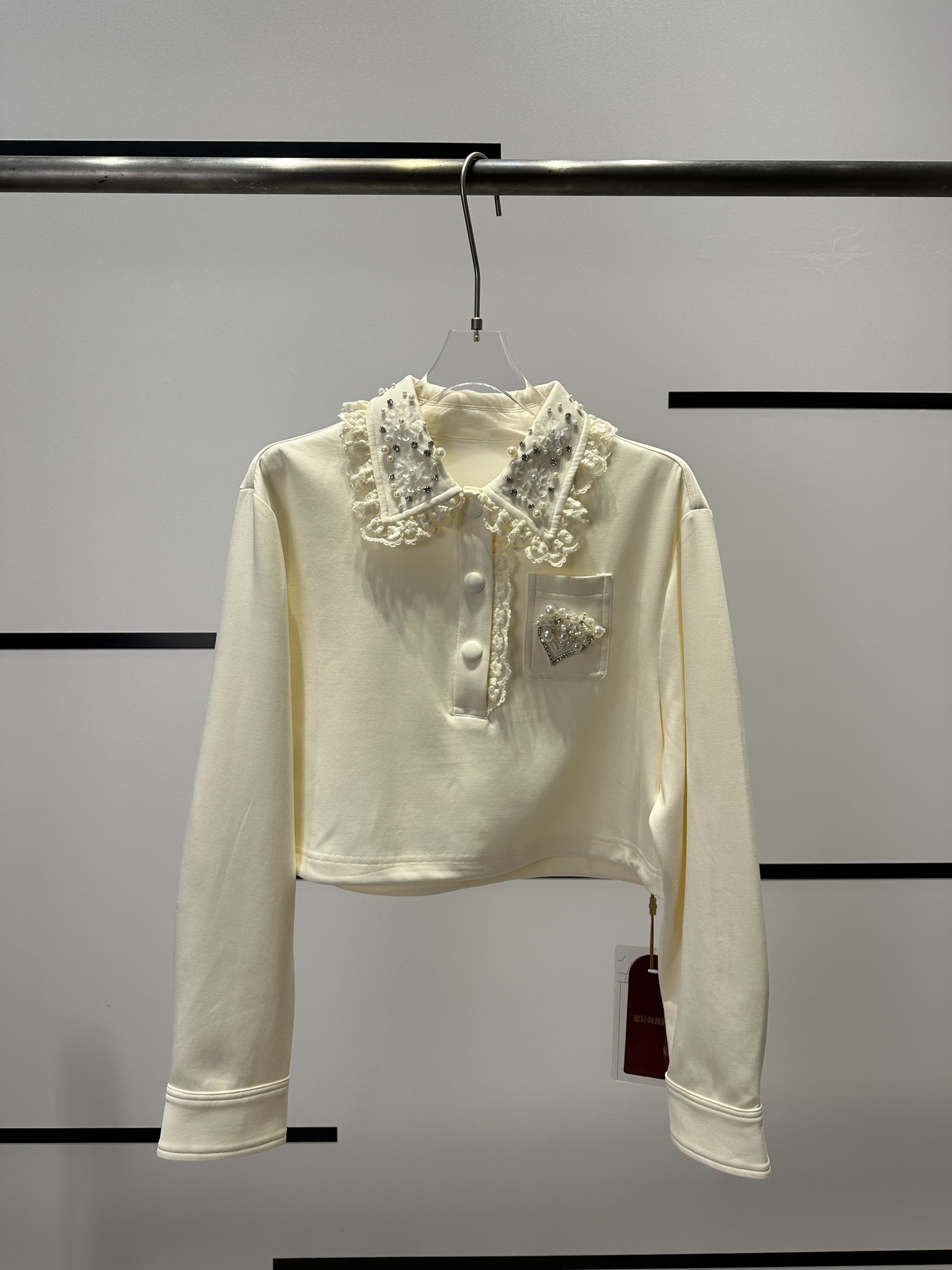 “High-End Women’s Lace Dress with Nail Detailing and Fashionable Design” - 图片 2