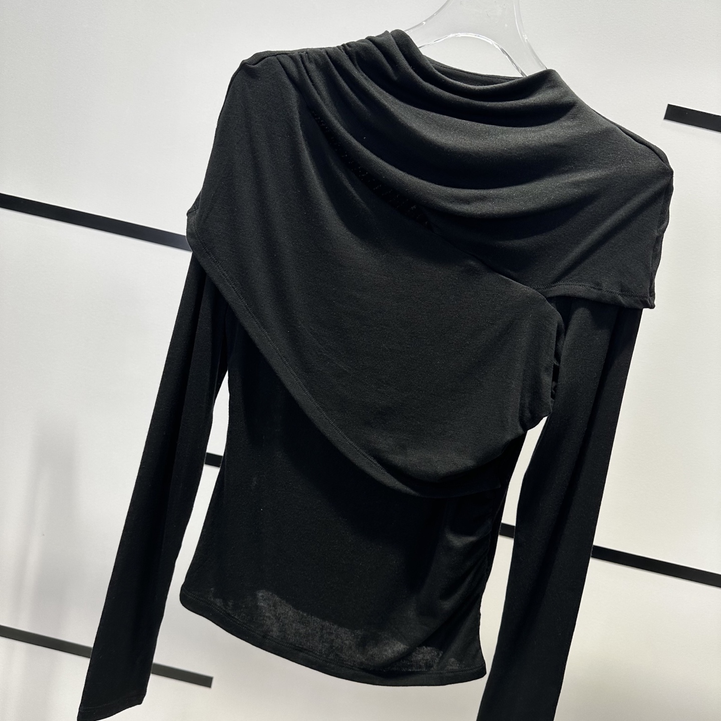 High-End Women’s Clothes with YSL Packaging: Versatile, Stylish, and Easy to Mix and Match - 图片 4