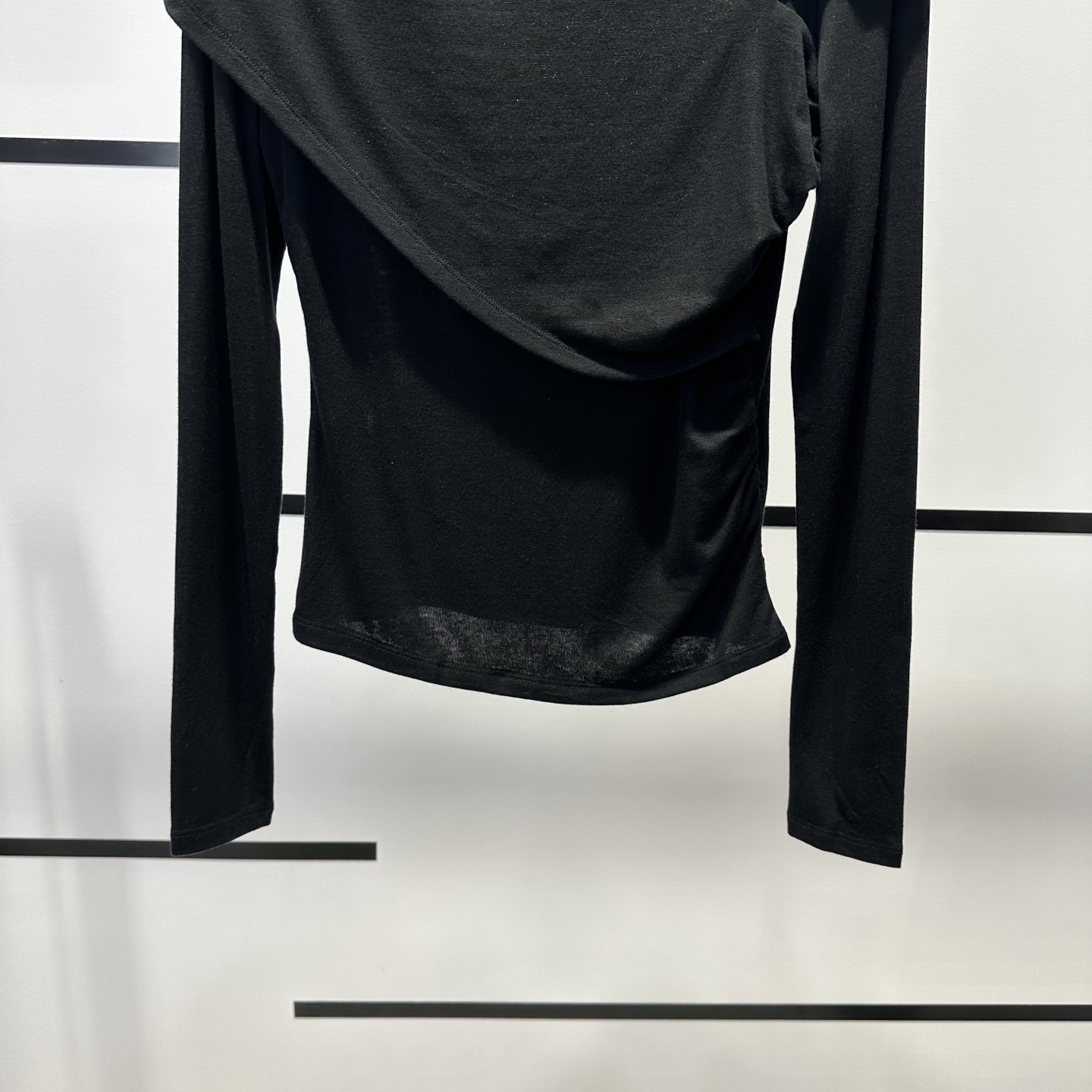 High-End Women’s Clothes with YSL Packaging: Versatile, Stylish, and Easy to Mix and Match - 图片 5