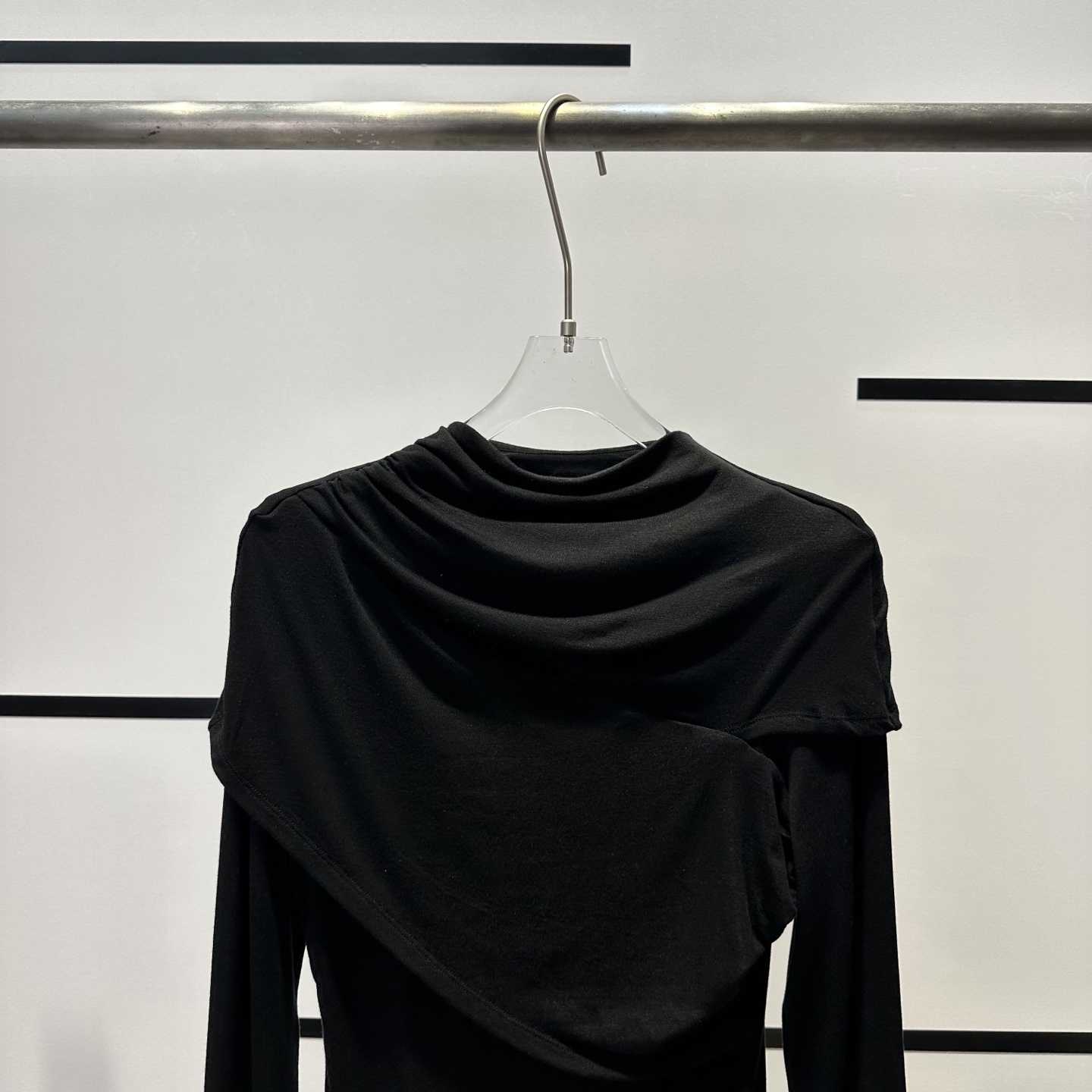 High-End Women’s Clothes with YSL Packaging: Versatile, Stylish, and Easy to Mix and Match - 图片 3