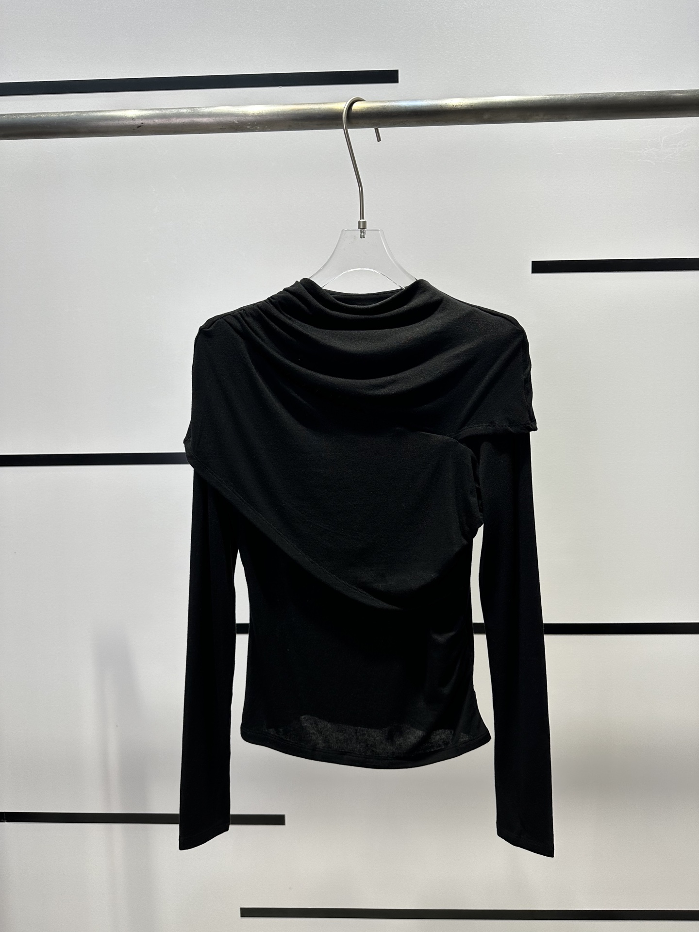 High-End Women’s Clothes with YSL Packaging: Versatile, Stylish, and Easy to Mix and Match - 图片 1