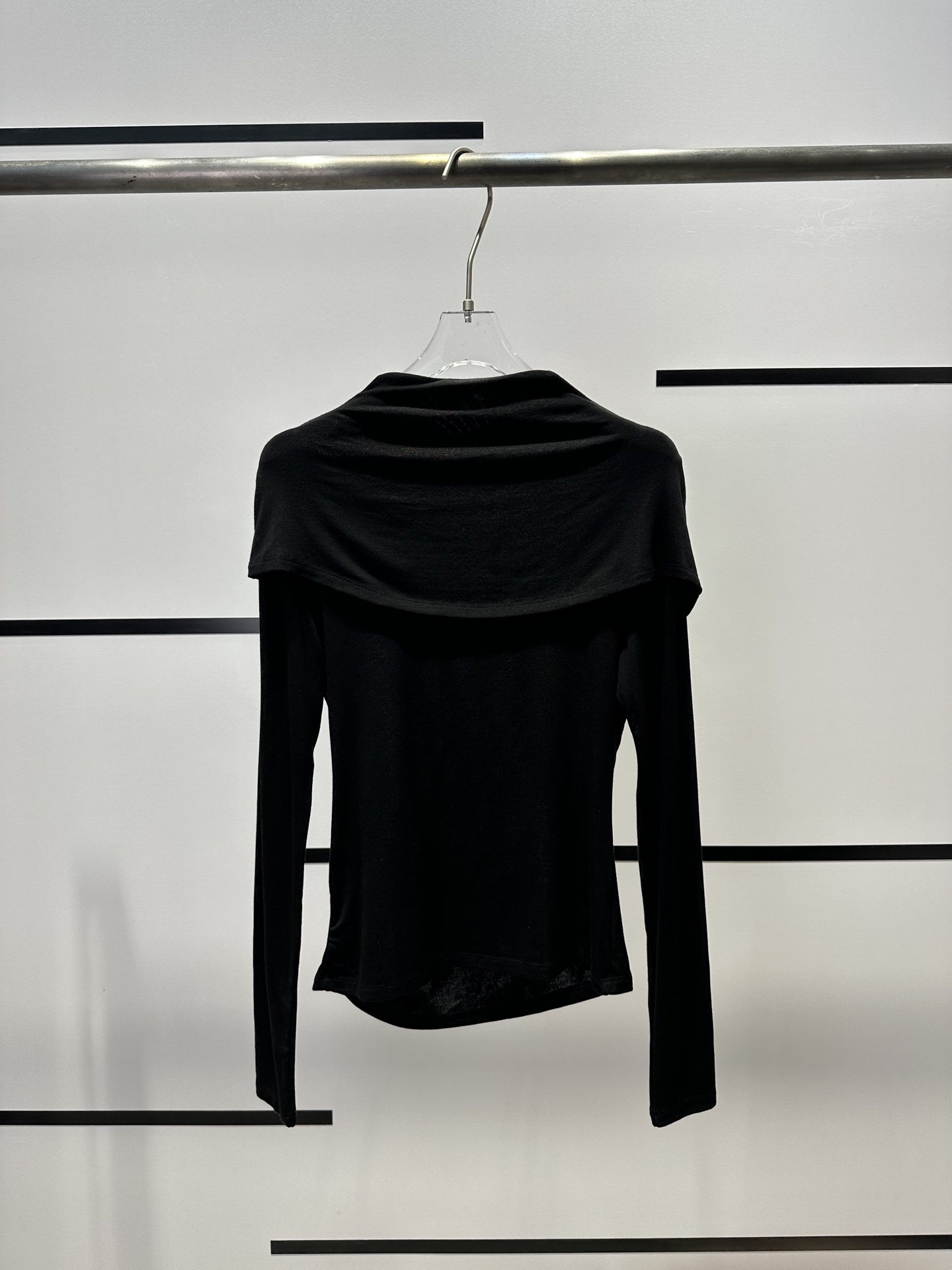 High-End Women’s Clothes with YSL Packaging: Versatile, Stylish, and Easy to Mix and Match - 图片 2