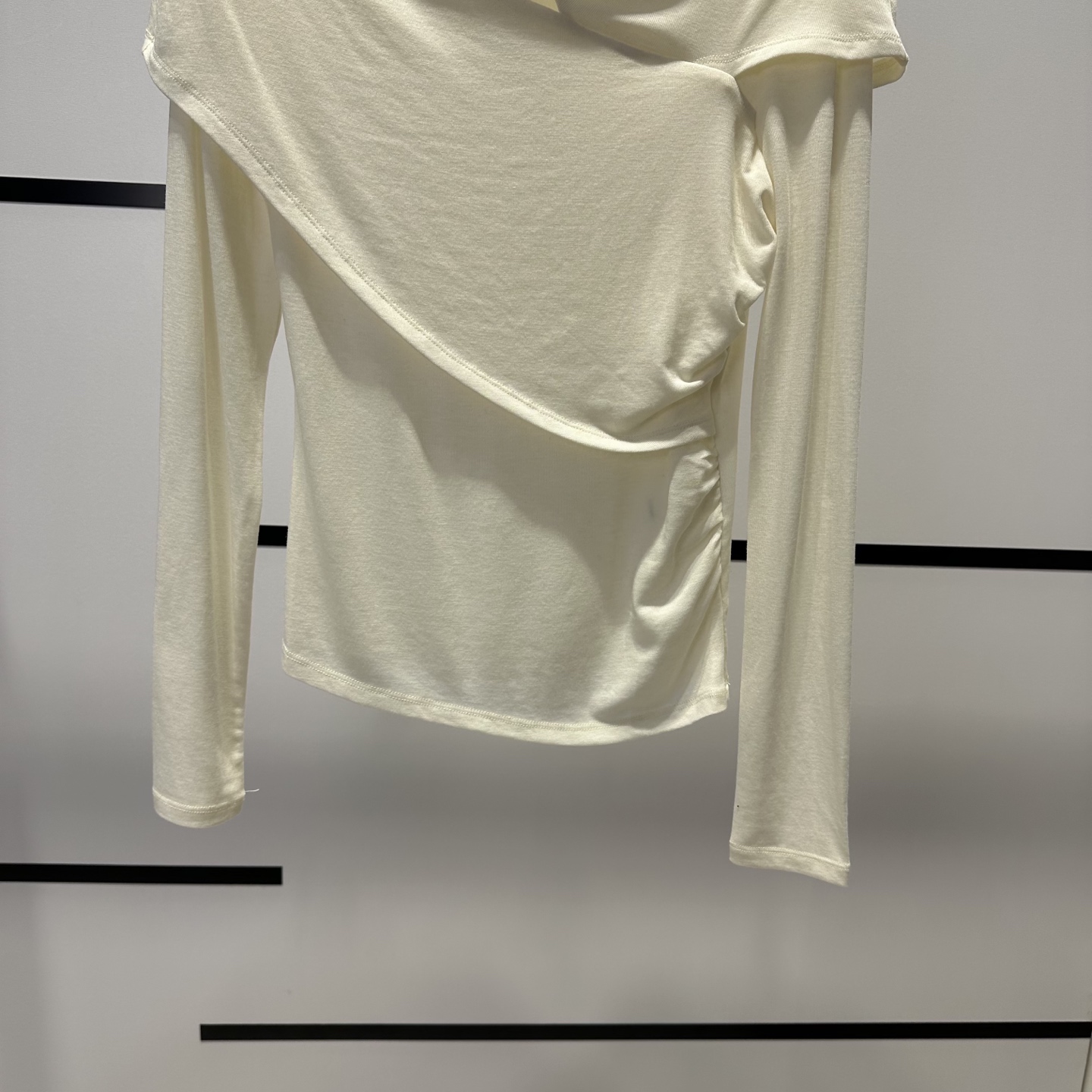 Stylish Women’s Clothing Packaged with YSL – Versatile Designs for Every Season - 图片 5