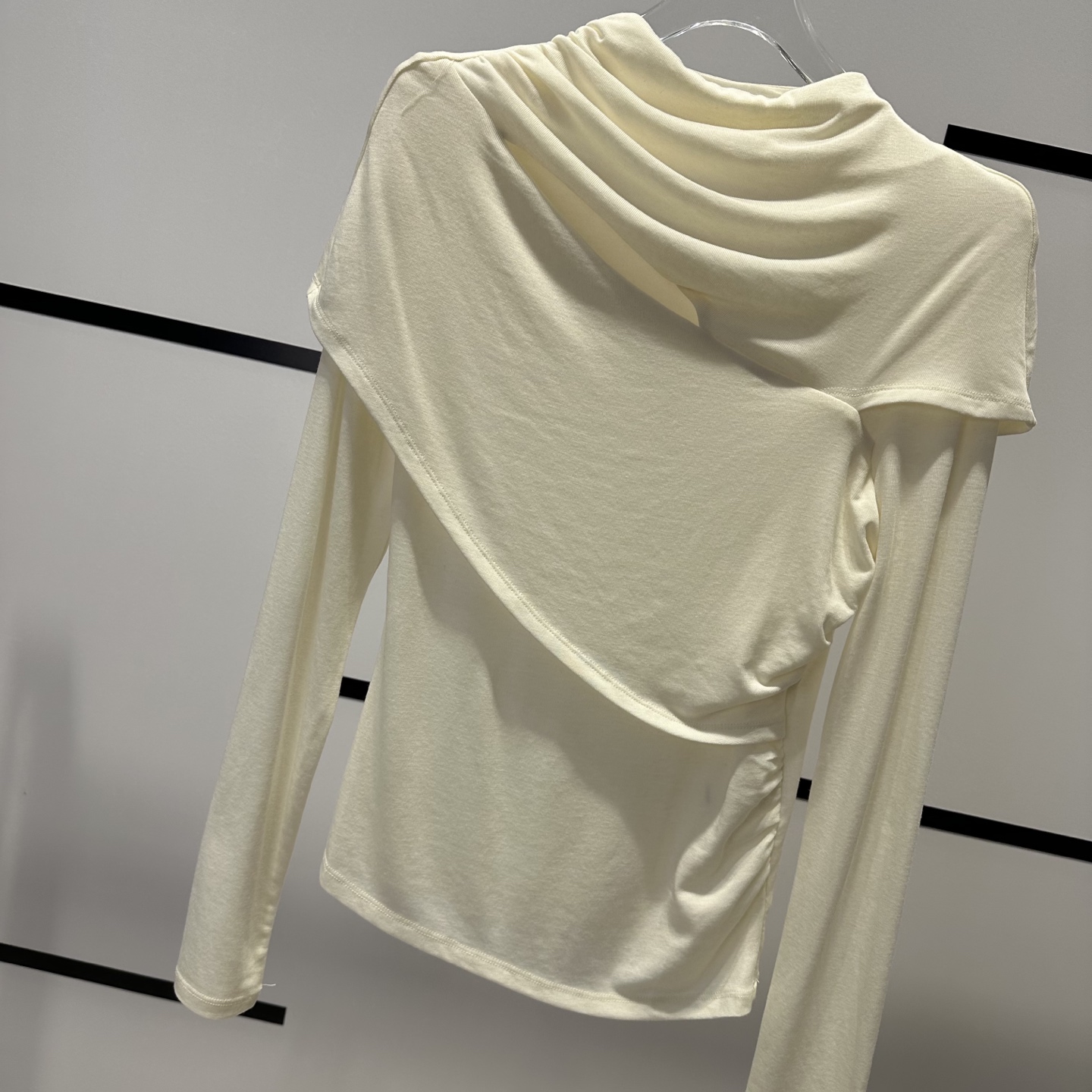 Stylish Women’s Clothing Packaged with YSL – Versatile Designs for Every Season - 图片 4