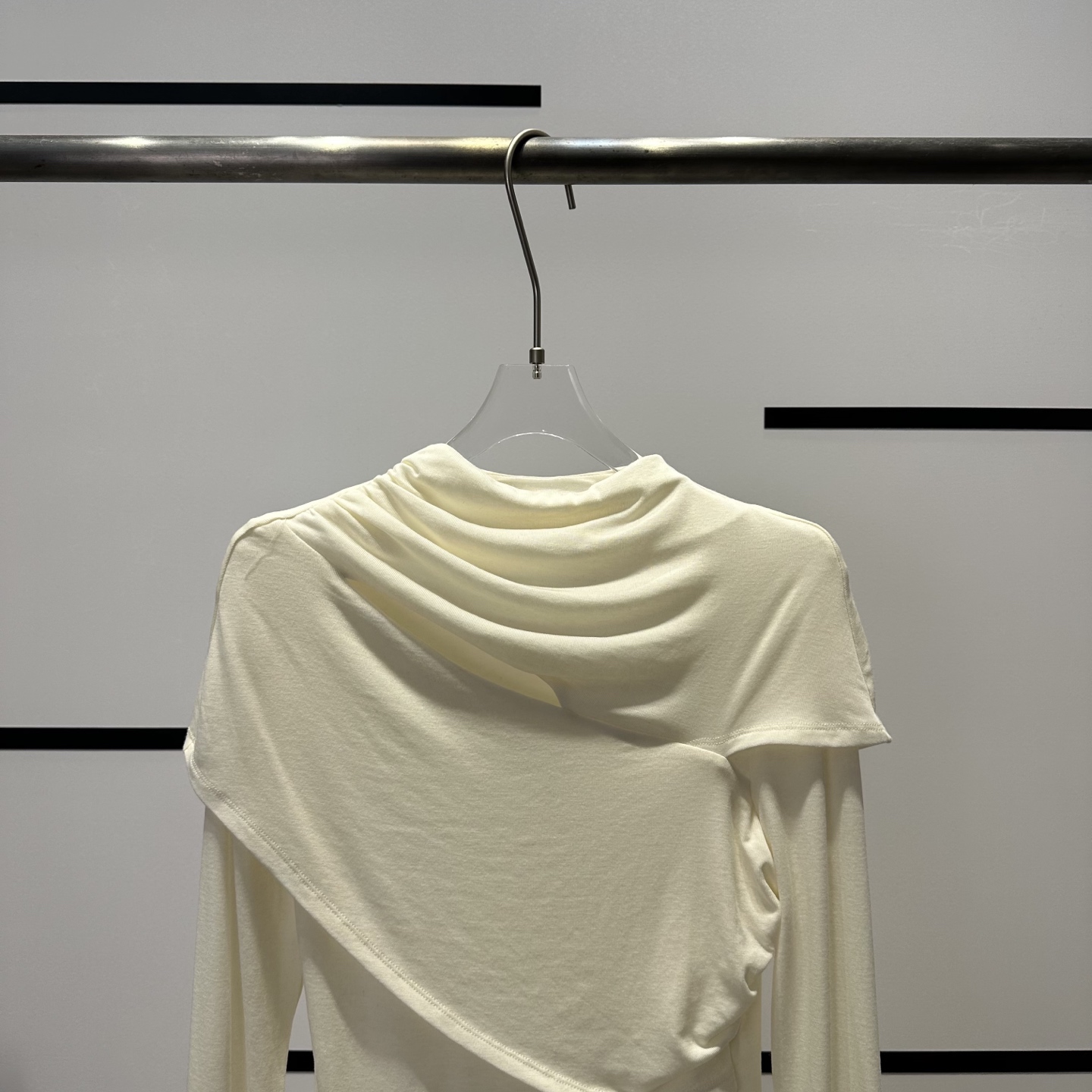 Stylish Women’s Clothing Packaged with YSL – Versatile Designs for Every Season - 图片 3