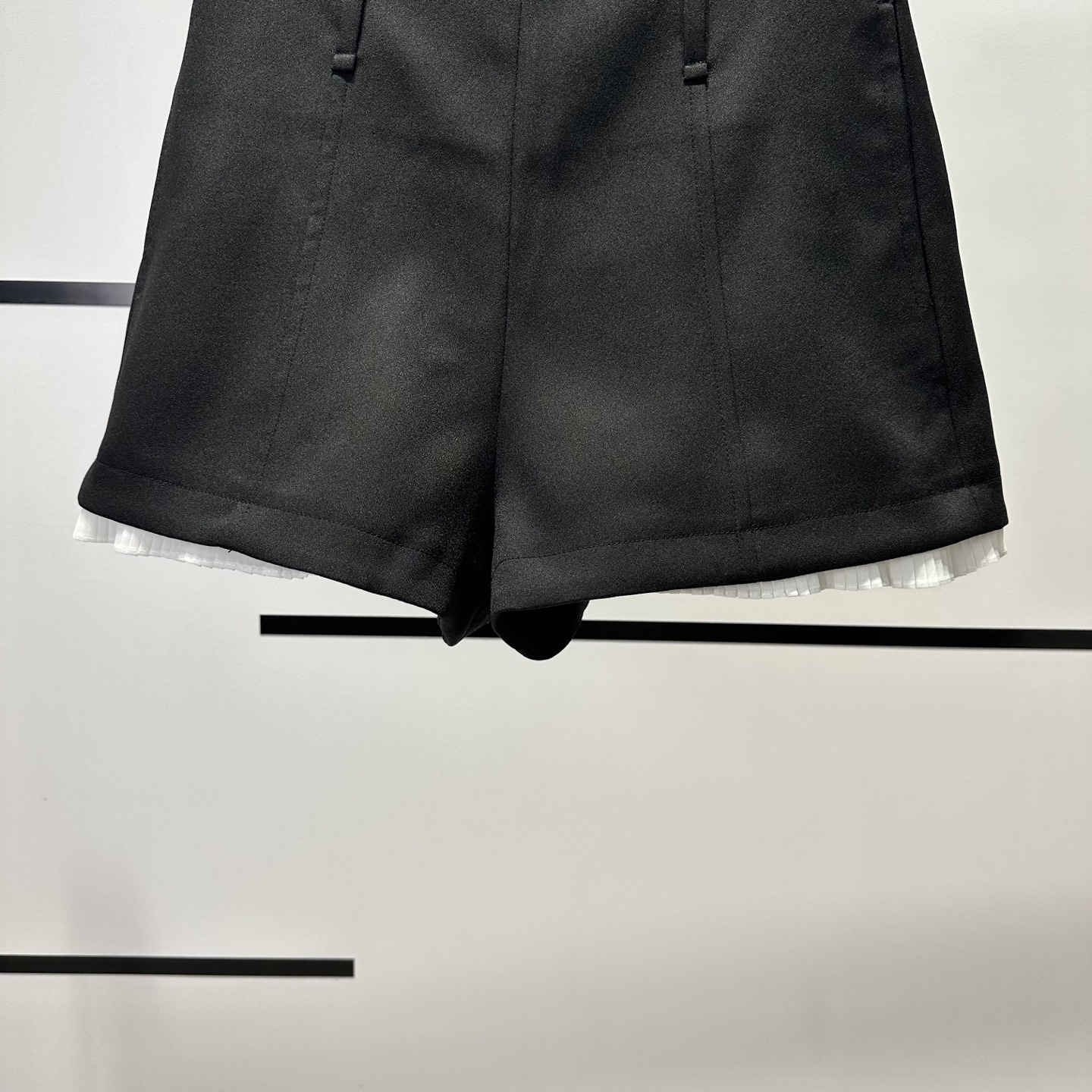 High-End Women’s Clothes with MiuB5558: High Waist Fakes, Two Shorts, “A” Style. - 图片 5