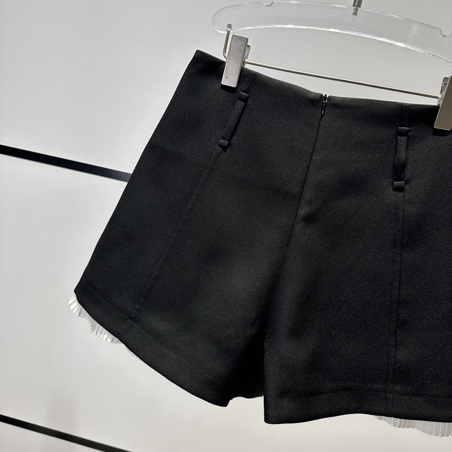 High-End Women’s Clothes with MiuB5558: High Waist Fakes, Two Shorts, “A” Style. - 图片 7