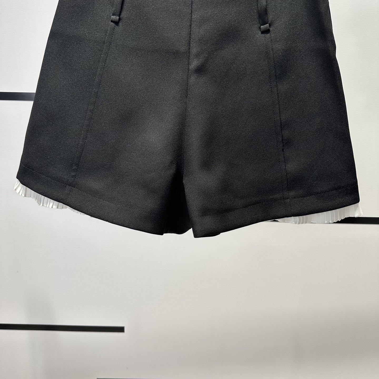 High-End Women’s Clothes with MiuB5558: High Waist Fakes, Two Shorts, “A” Style. - 图片 8