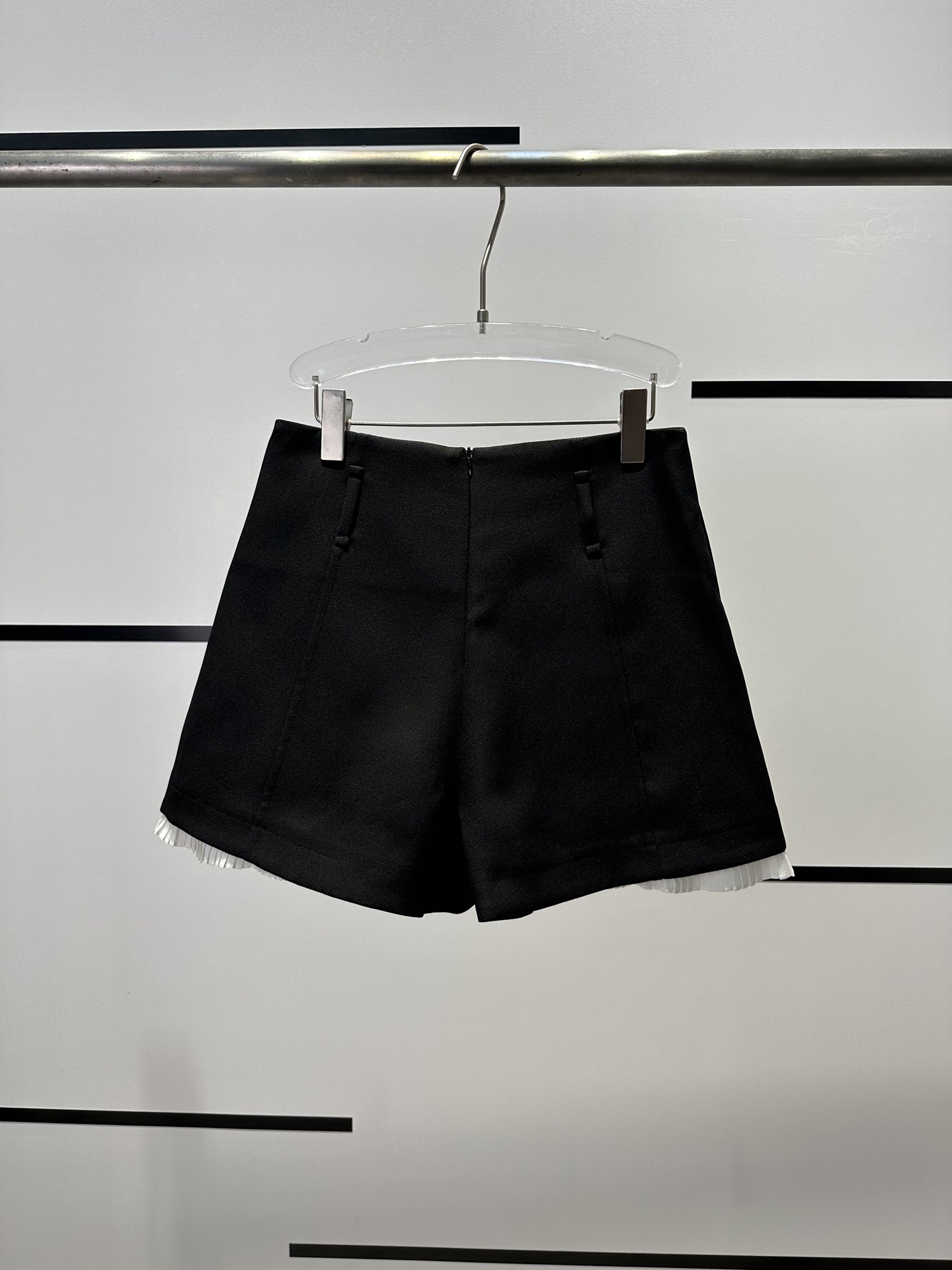 High-End Women’s Clothes with MiuB5558: High Waist Fakes, Two Shorts, “A” Style. - 图片 2