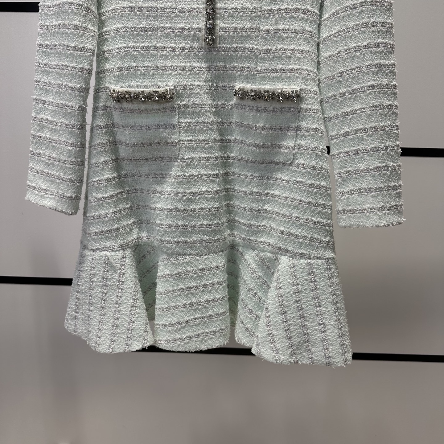 High-End Quality Women’s Clothes Packing with Stylish Designs and Fine Fabrics - 图片 4
