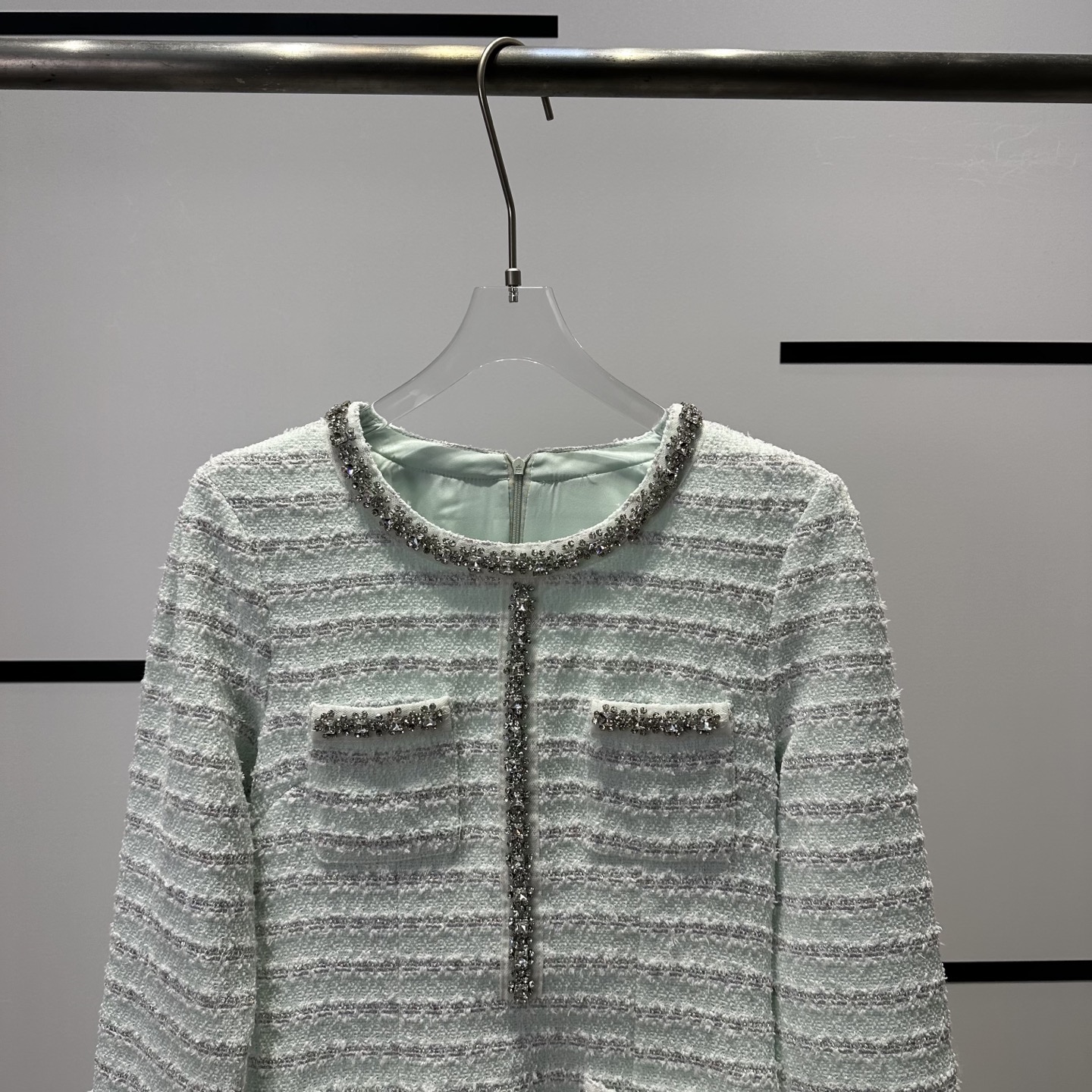 High-End Quality Women’s Clothes Packing with Stylish Designs and Fine Fabrics - 图片 2