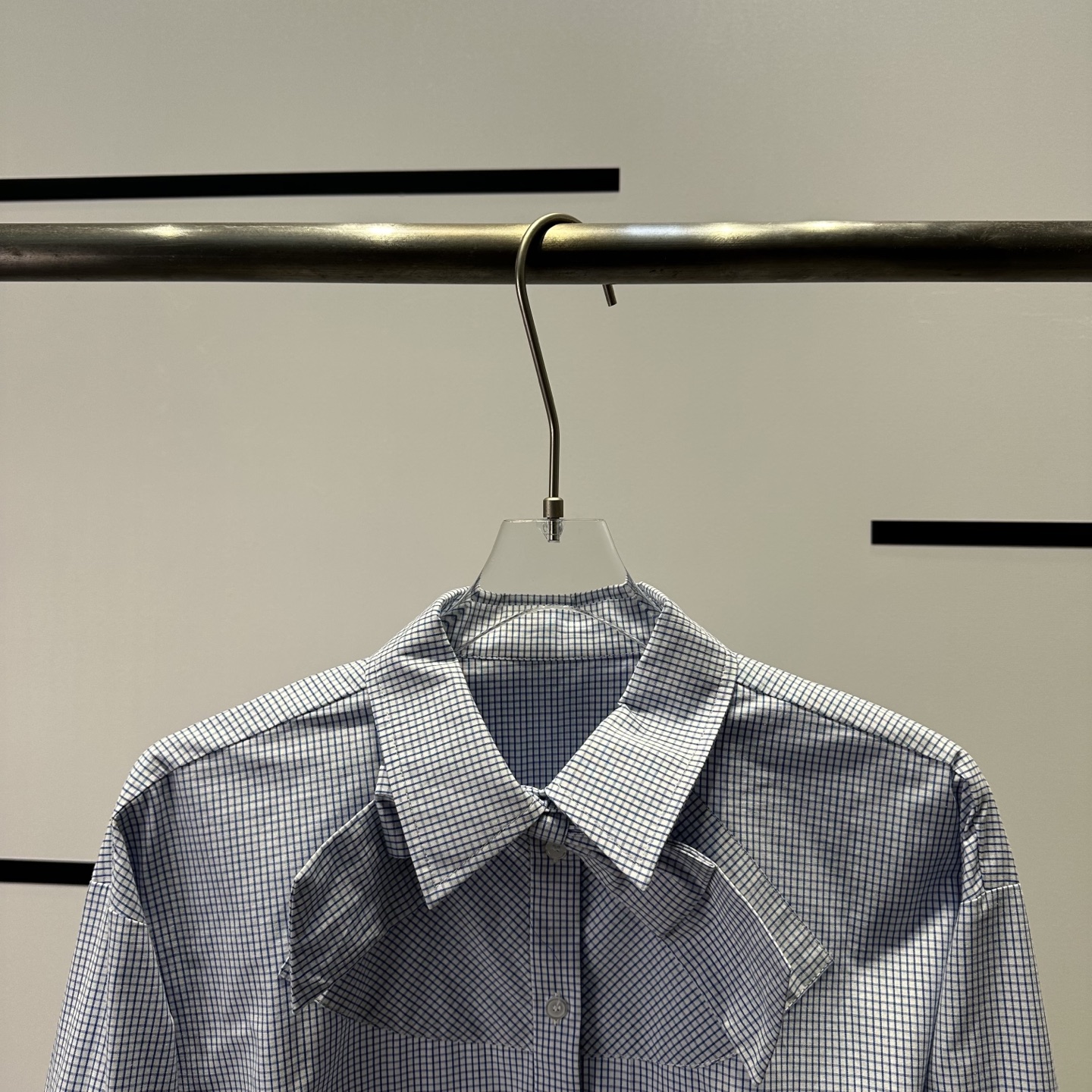 Title: High-Quality Women’s Clothes by SandroB5592 – New Blue Short Shirt Launch Summary: SandroB5592 launches single quality molecular college clothing, featuring light, comfortable twe - 图片 3