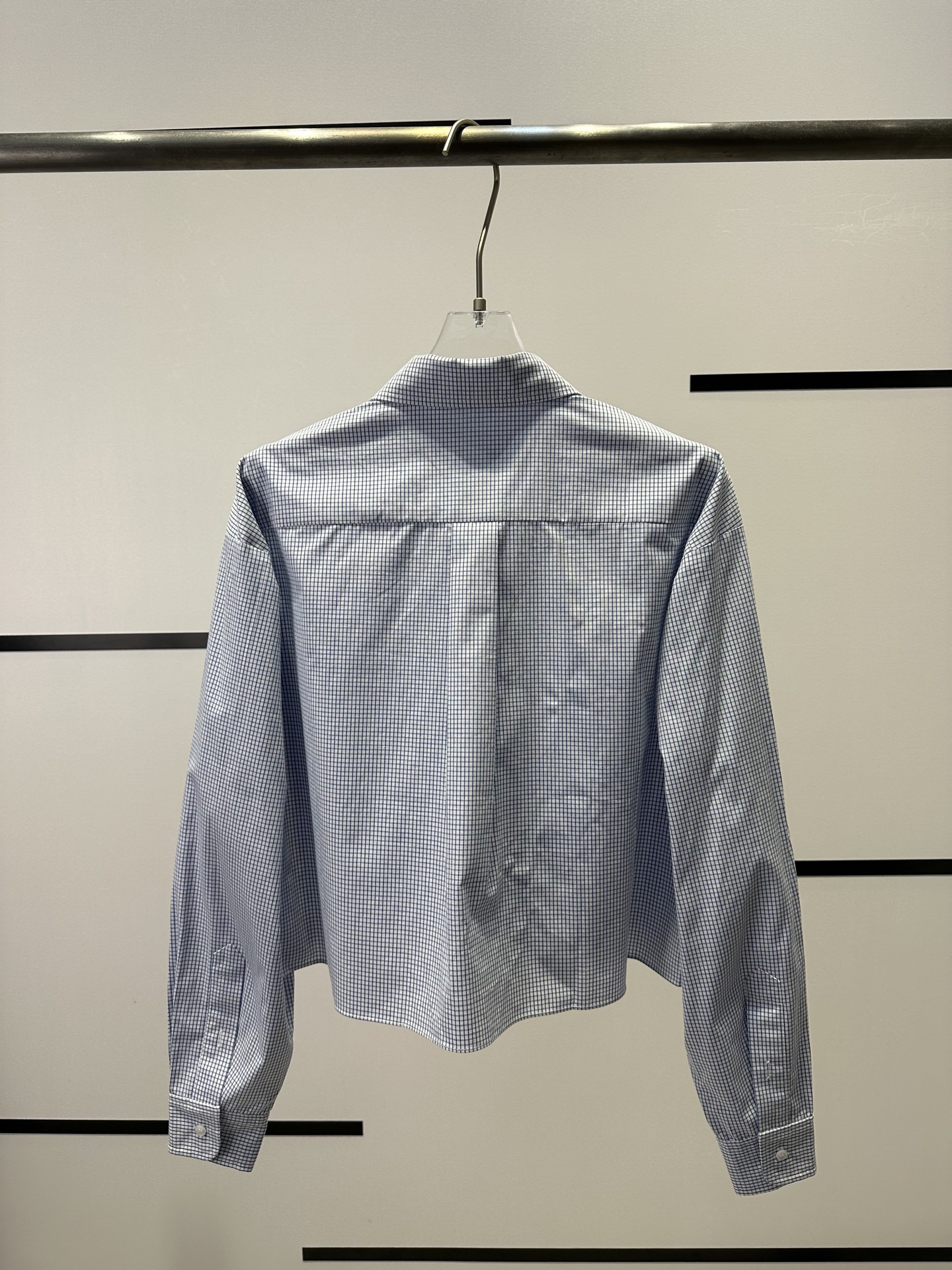 Title: High-Quality Women’s Clothes by SandroB5592 – New Blue Short Shirt Launch Summary: SandroB5592 launches single quality molecular college clothing, featuring light, comfortable twe - 图片 2