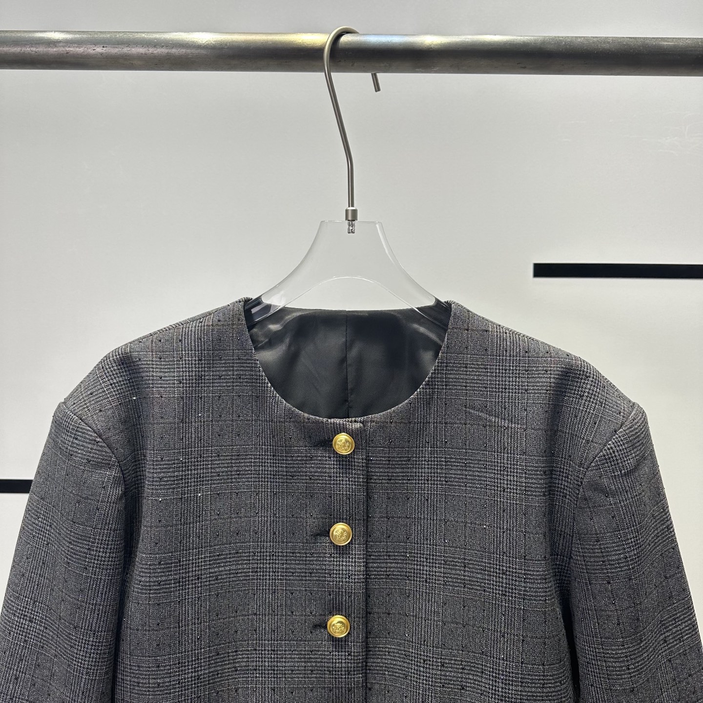 “High-Quality Women’s Outfits: Coats, Semi-Skirts, and Tweaked Designs for Elegant Style and Confidence” - 图片 4