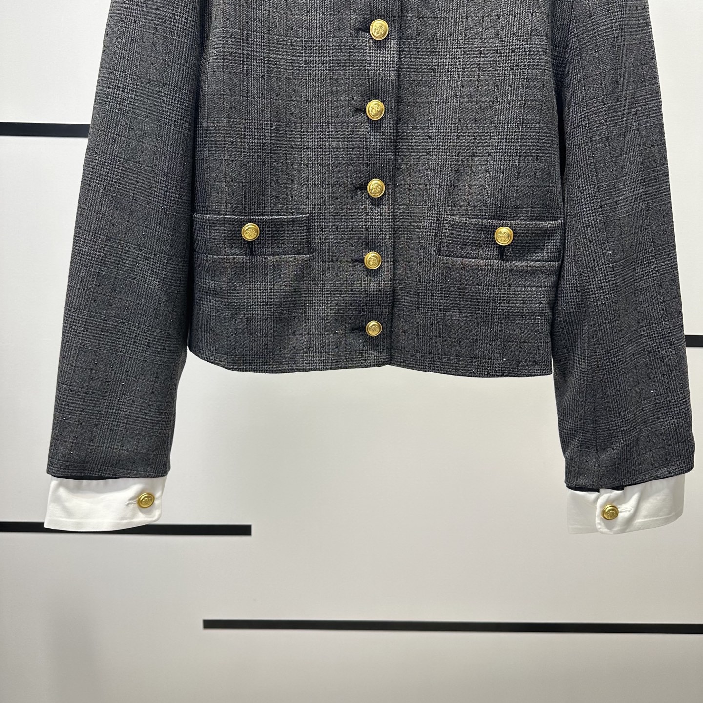 “High-Quality Women’s Outfits: Coats, Semi-Skirts, and Tweaked Designs for Elegant Style and Confidence” - 图片 6